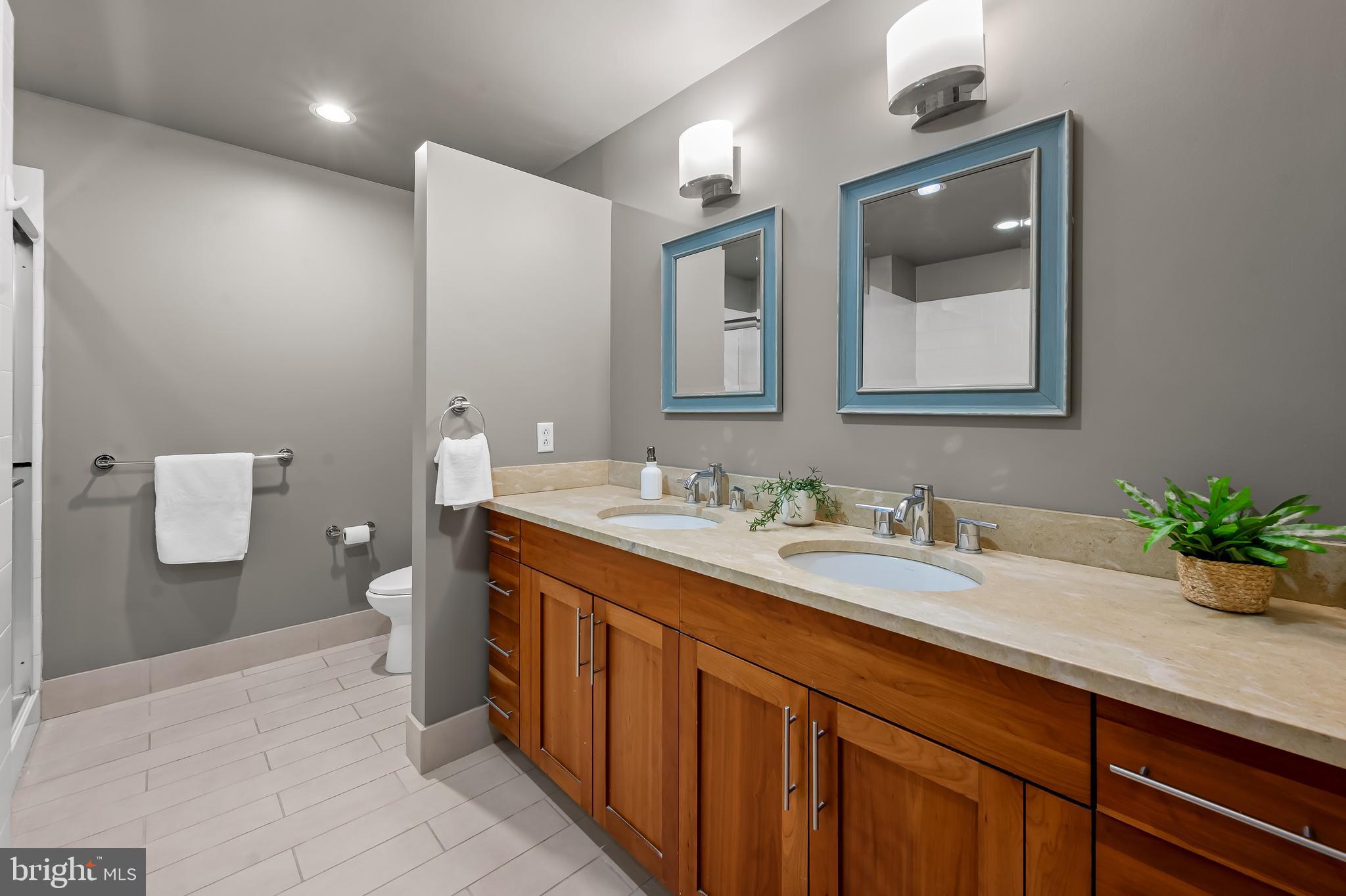 LOCUST POINT - Residential