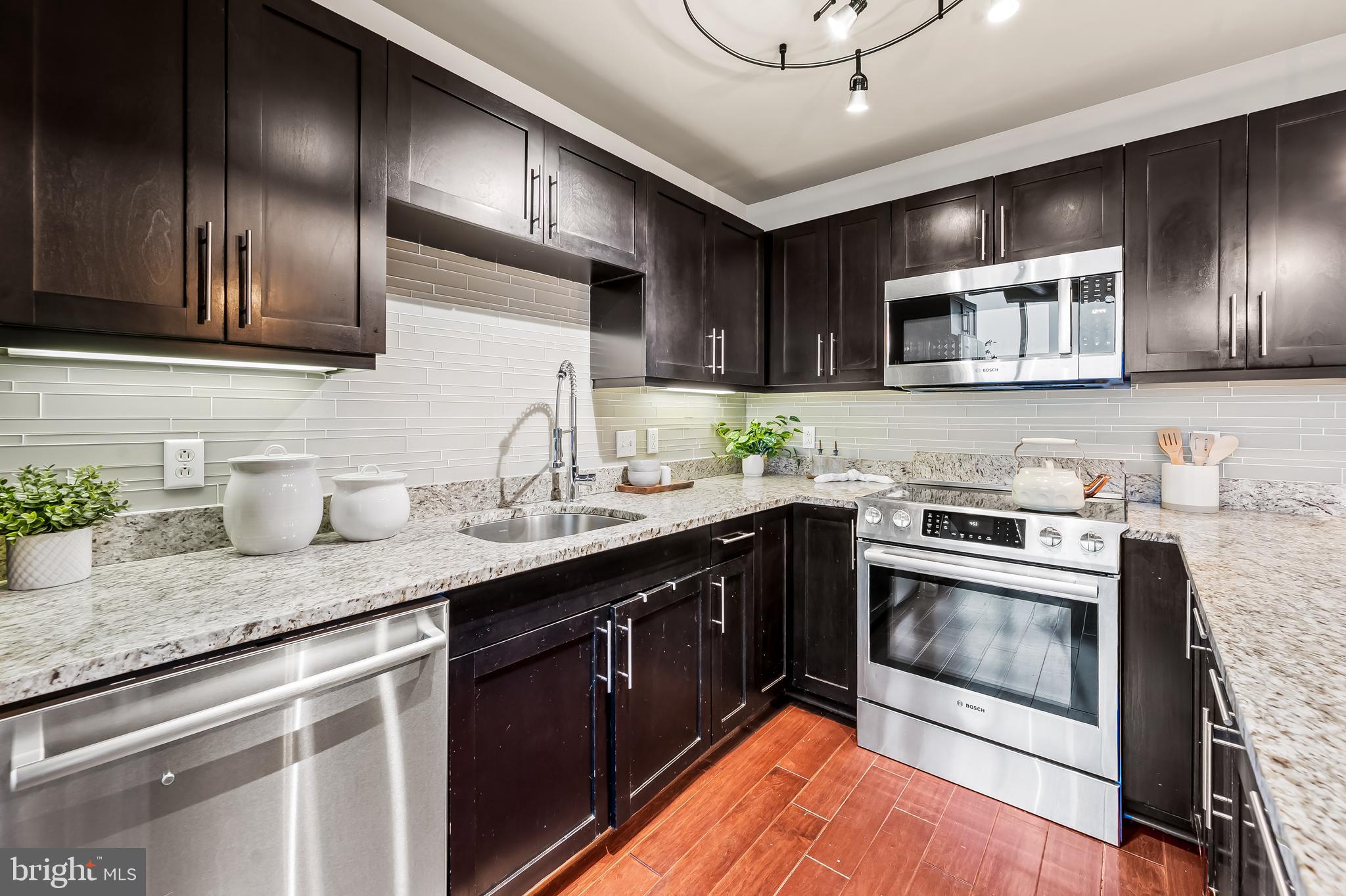 LOCUST POINT - Residential