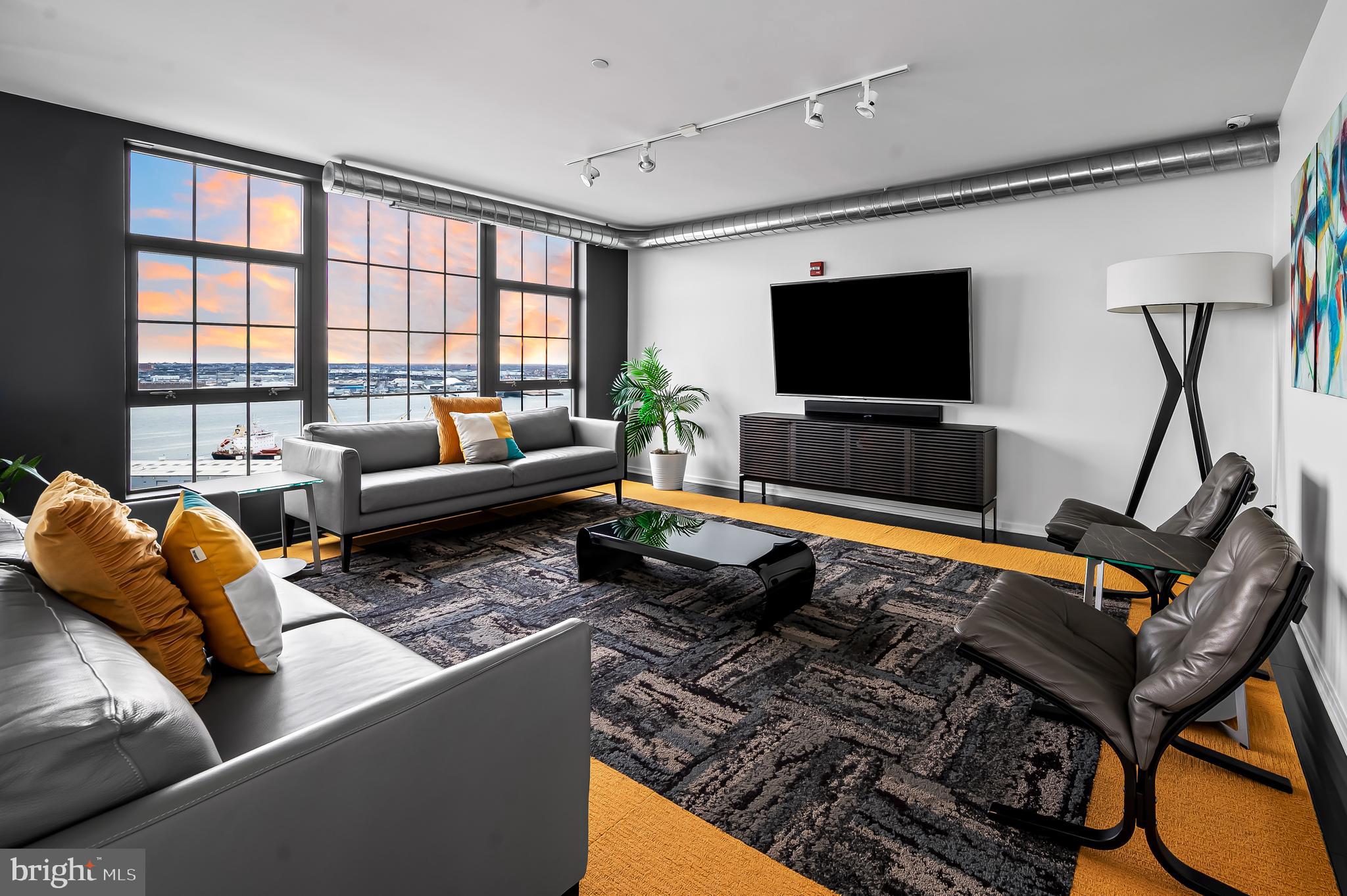 LOCUST POINT - Residential