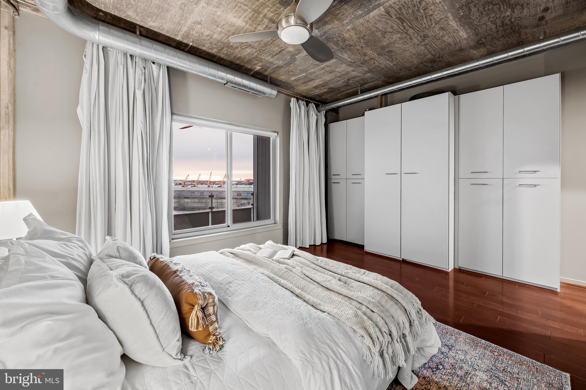 LOCUST POINT - Residential