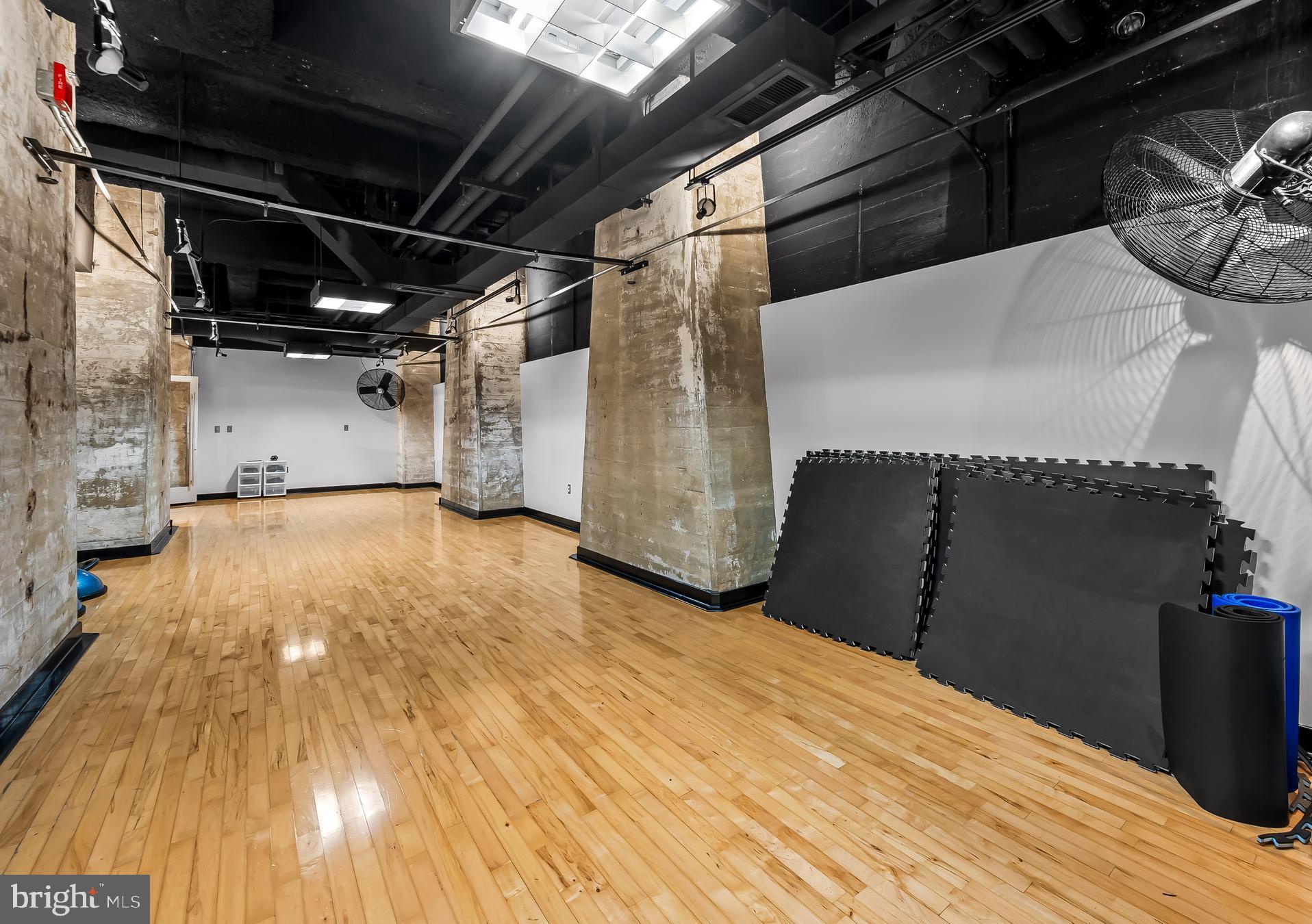 LOCUST POINT - Residential