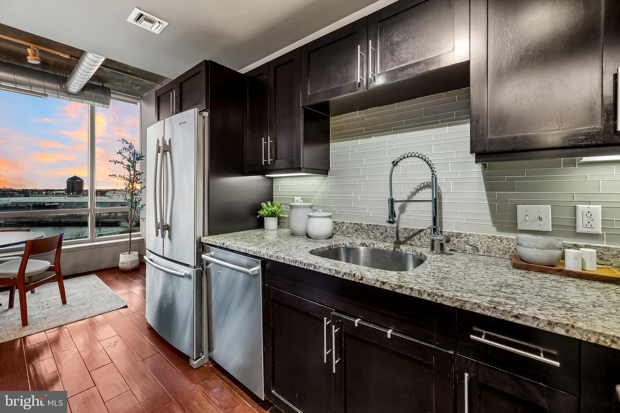 LOCUST POINT - Residential