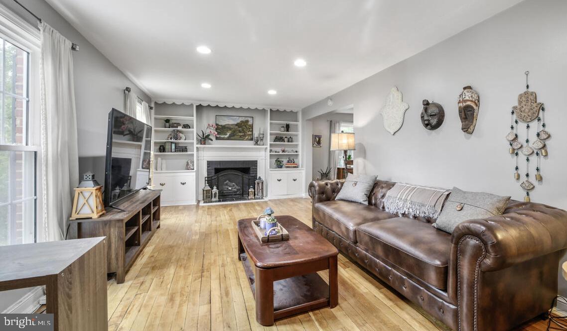 5818 CARLYLE