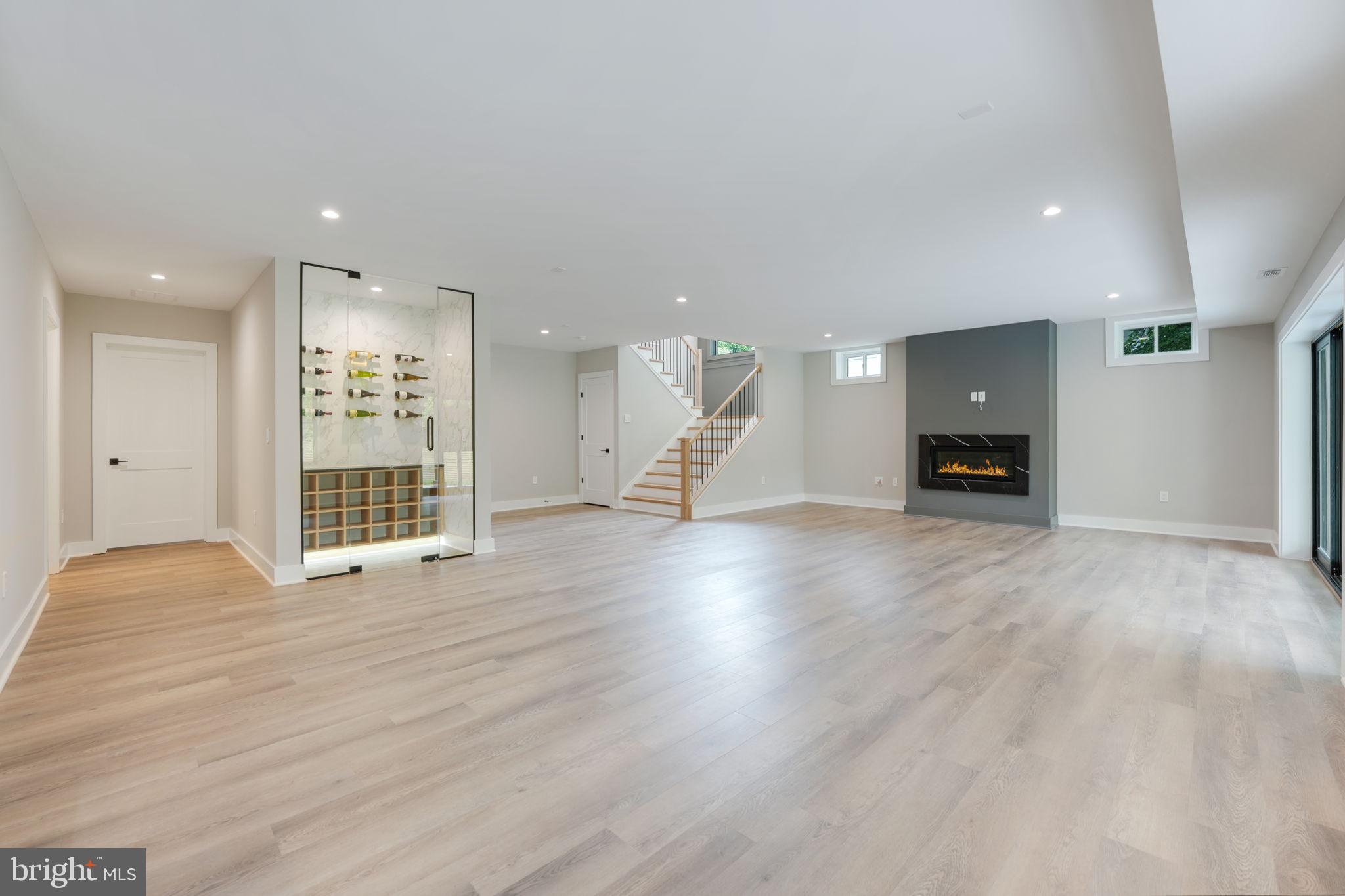 WESTBRIAR COUNTRY CLUB MANOR - Residential