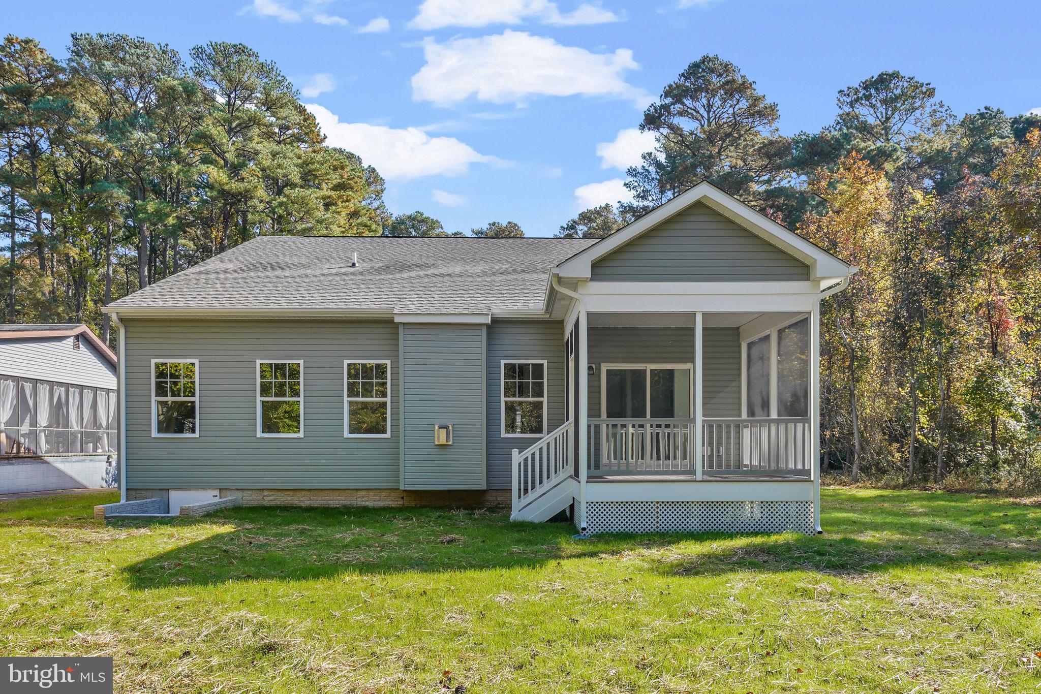 CAPTAIN'S COVE - Residential