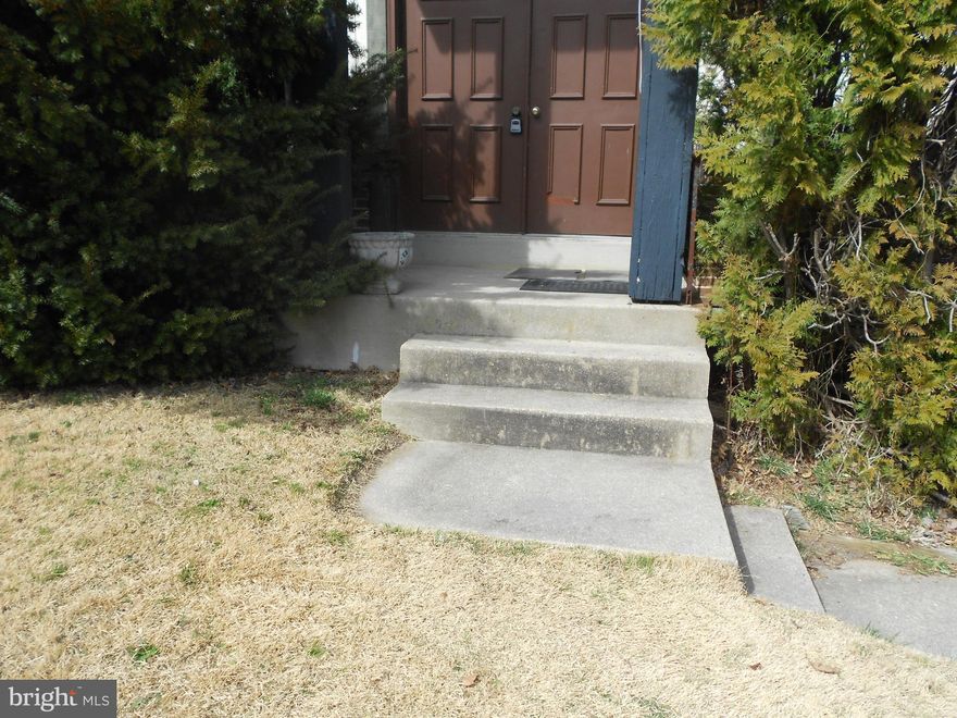 this is a room for rent for single,room only , shared kitchen bath washer dryer, no pets no smoking. clean quiet older roommates currently live there . no drugs not a party house! must have good credit job ref etc. income required.ask about utilities included with a ceiling.