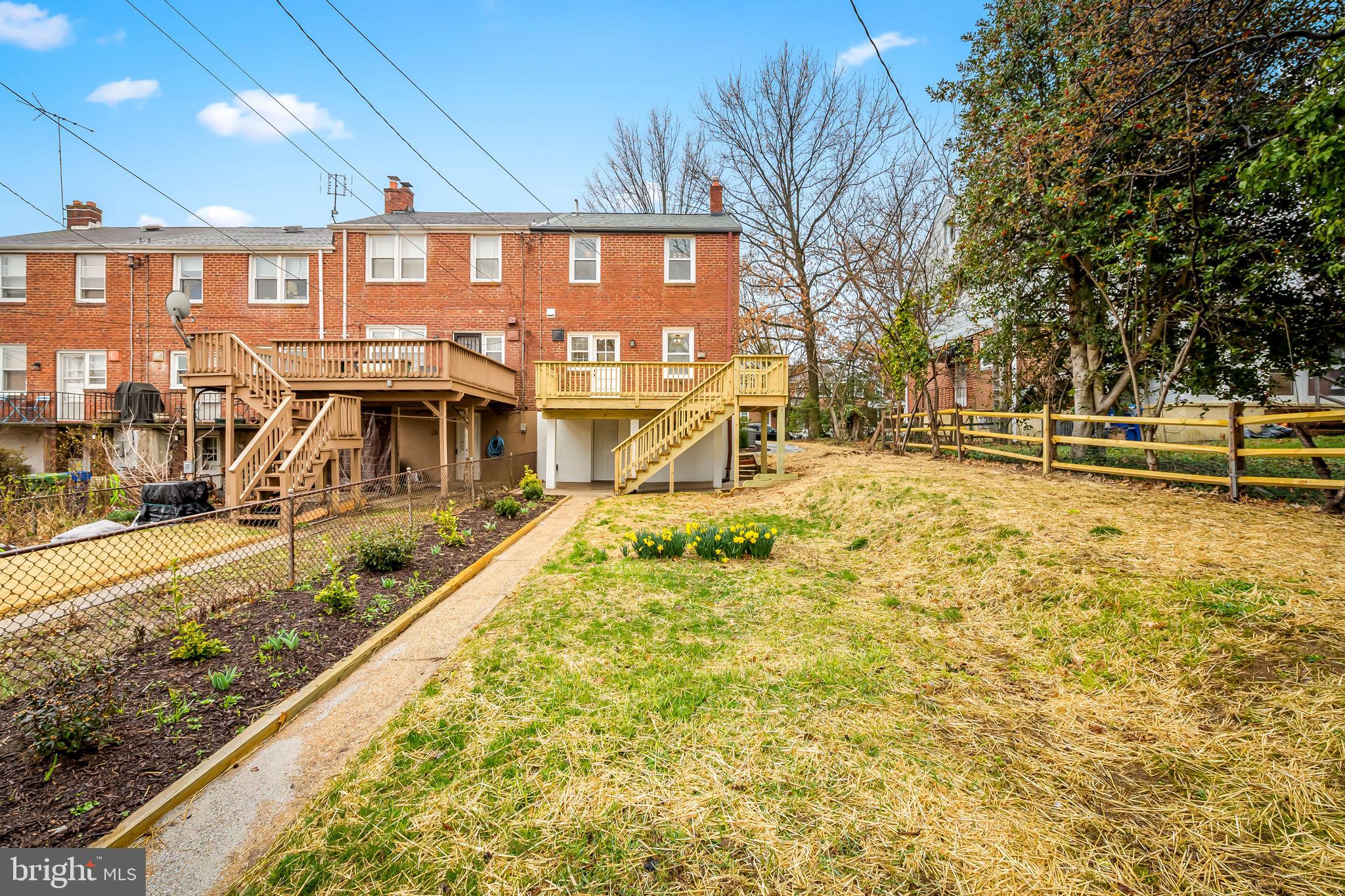 CHINQUAPIN PARK - Residential