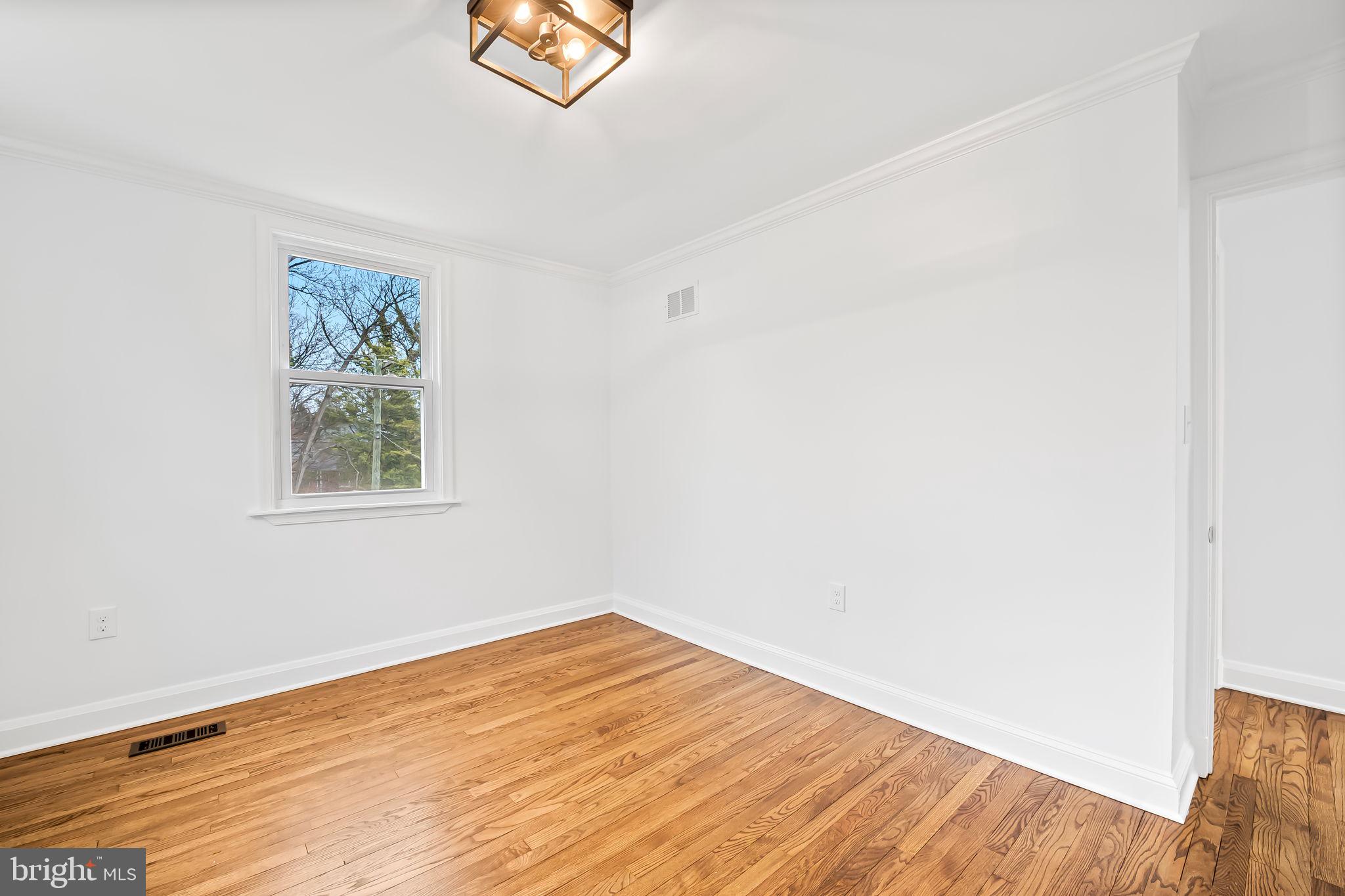 CHINQUAPIN PARK - Residential