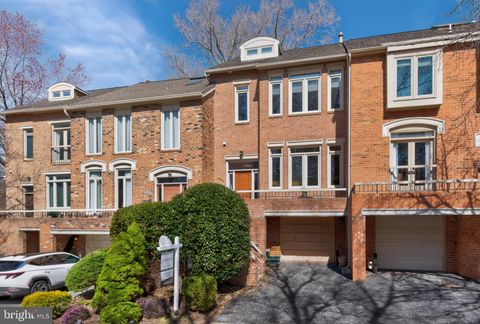 Photo of 10807 Whiterim Drive, POTOMAC, MD 20854 (MLS # MDMC2220350)