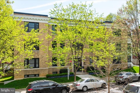 Photo of 2869 28th St NW #4, WASHINGTON, DC 20008 (MLS # DCDC2286236)