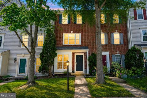 Photo of 13469 Colesmire Gate Way, BRISTOW, VA 20136 (MLS # VAPW2117174)