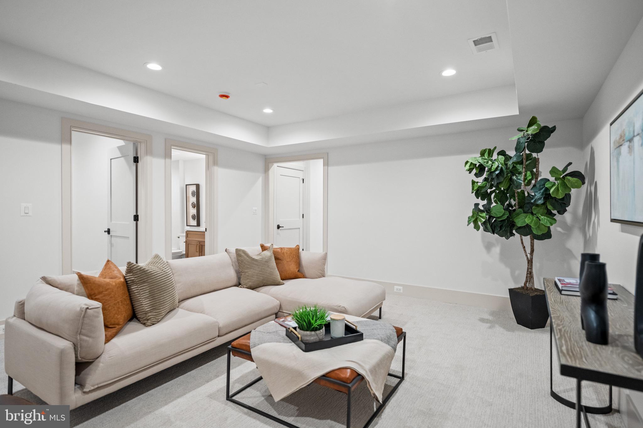 MAYWOOD - Residential