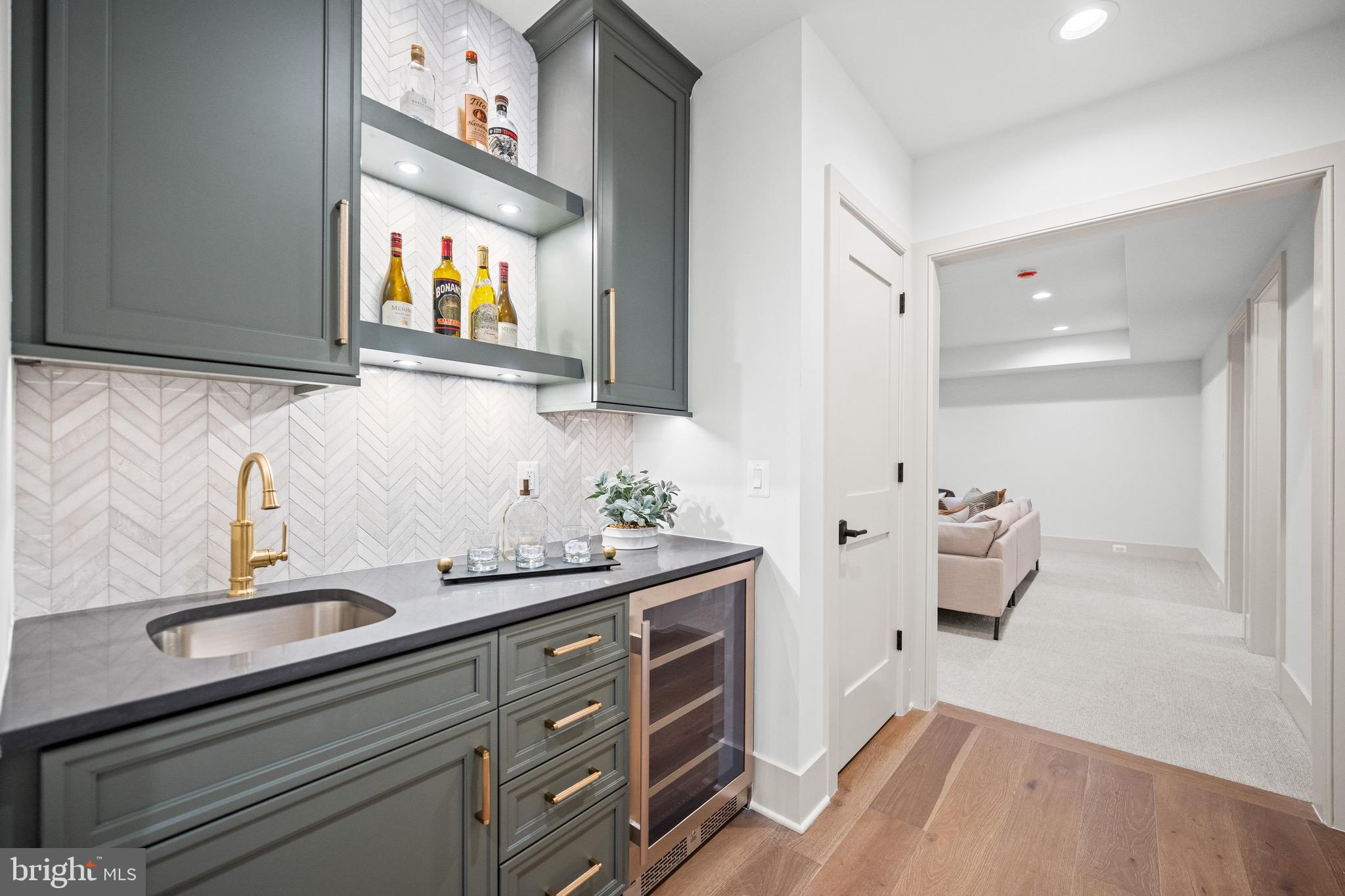 MAYWOOD - Residential