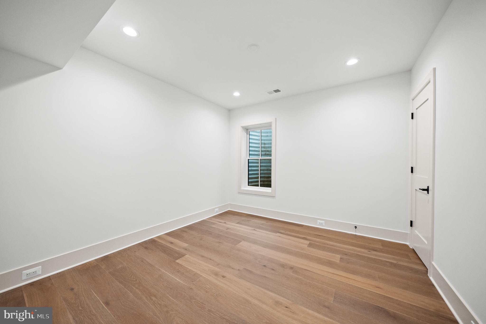 MAYWOOD - Residential