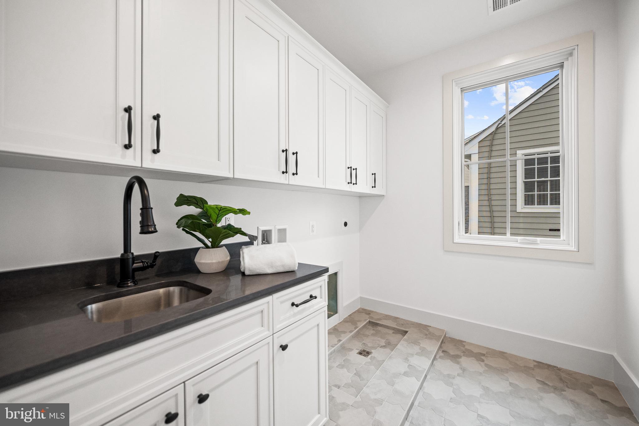 MAYWOOD - Residential