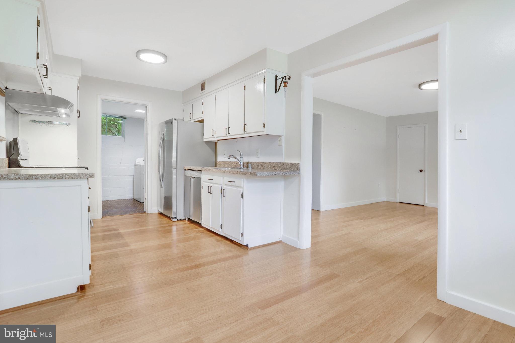 LAKE BARCROFT - Residential