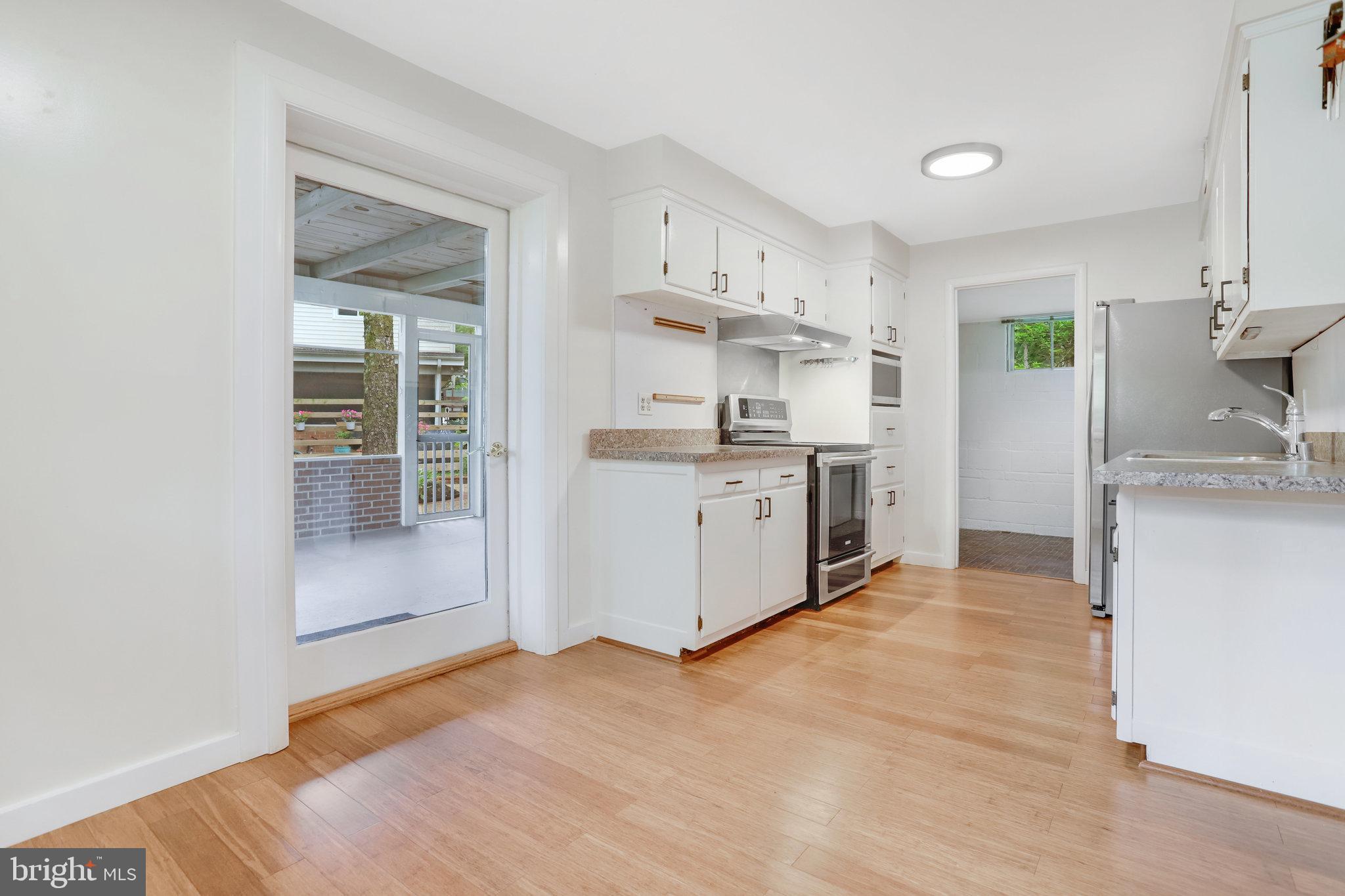 LAKE BARCROFT - Residential