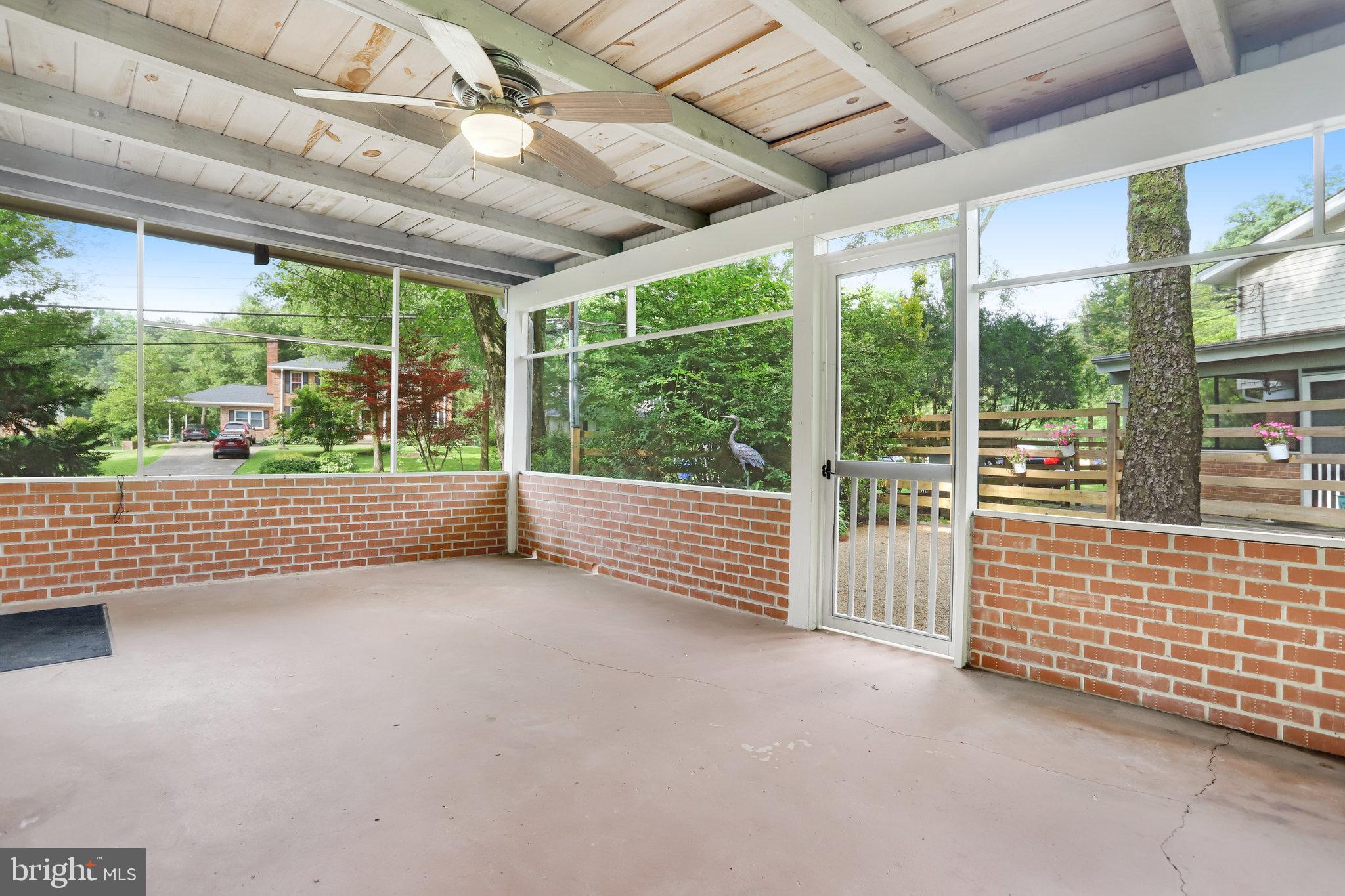 LAKE BARCROFT - Residential