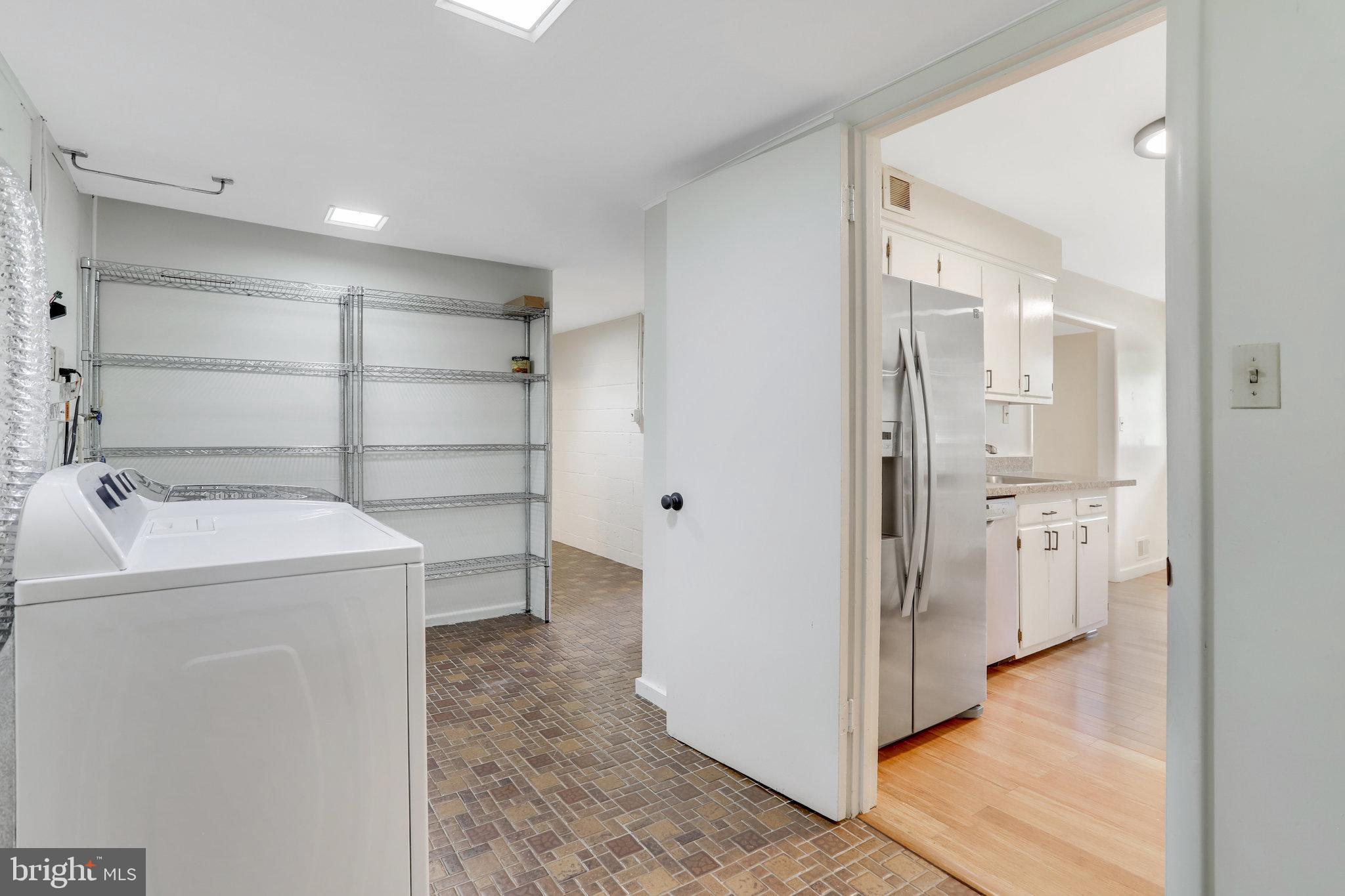 LAKE BARCROFT - Residential