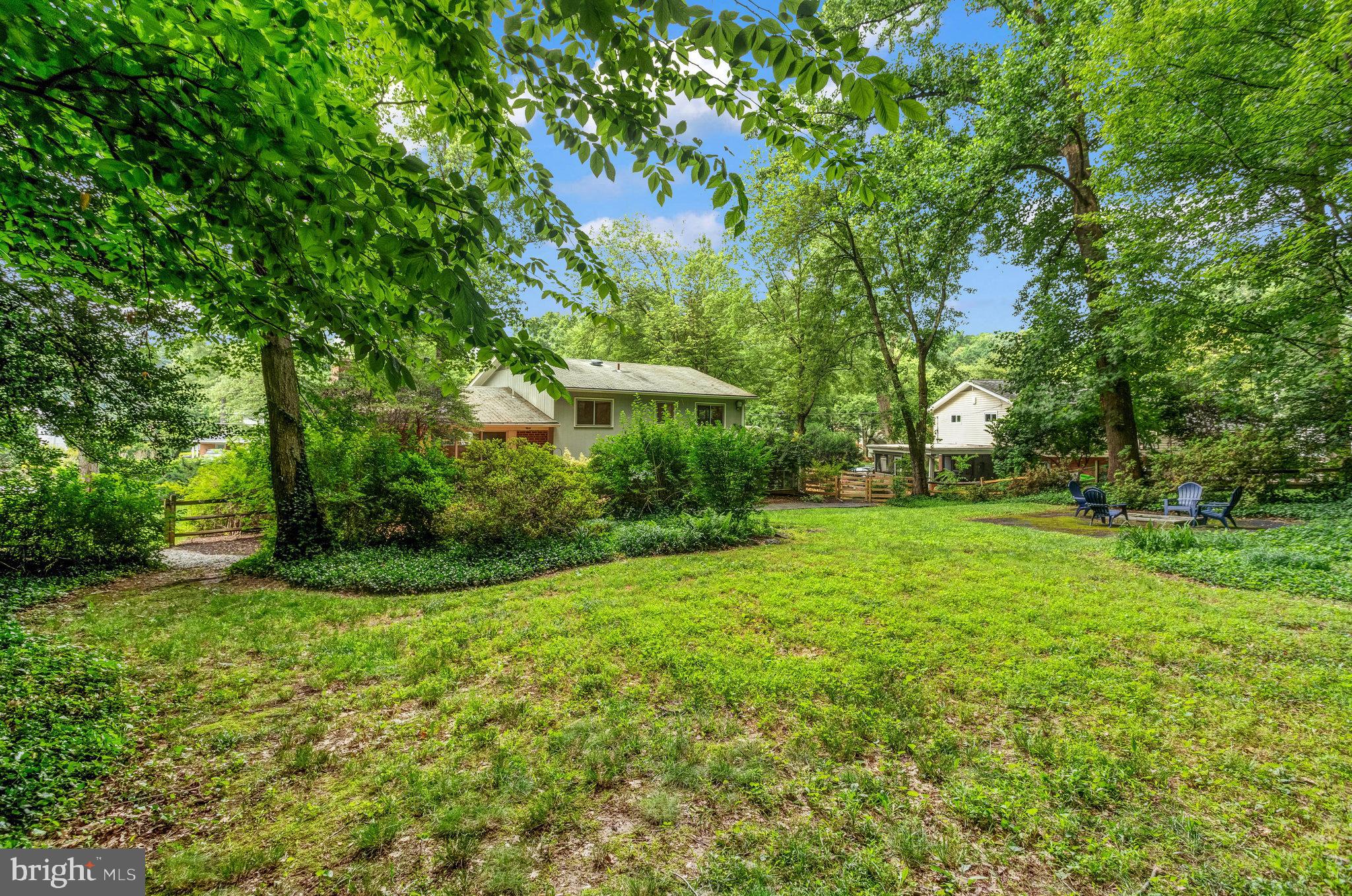 LAKE BARCROFT - Residential