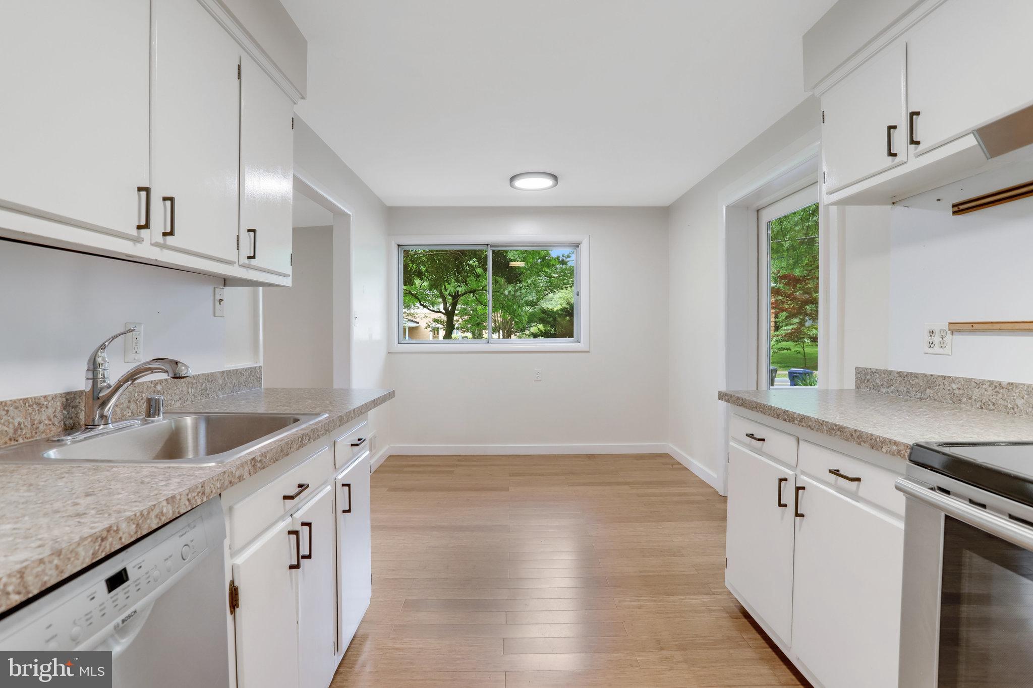 LAKE BARCROFT - Residential