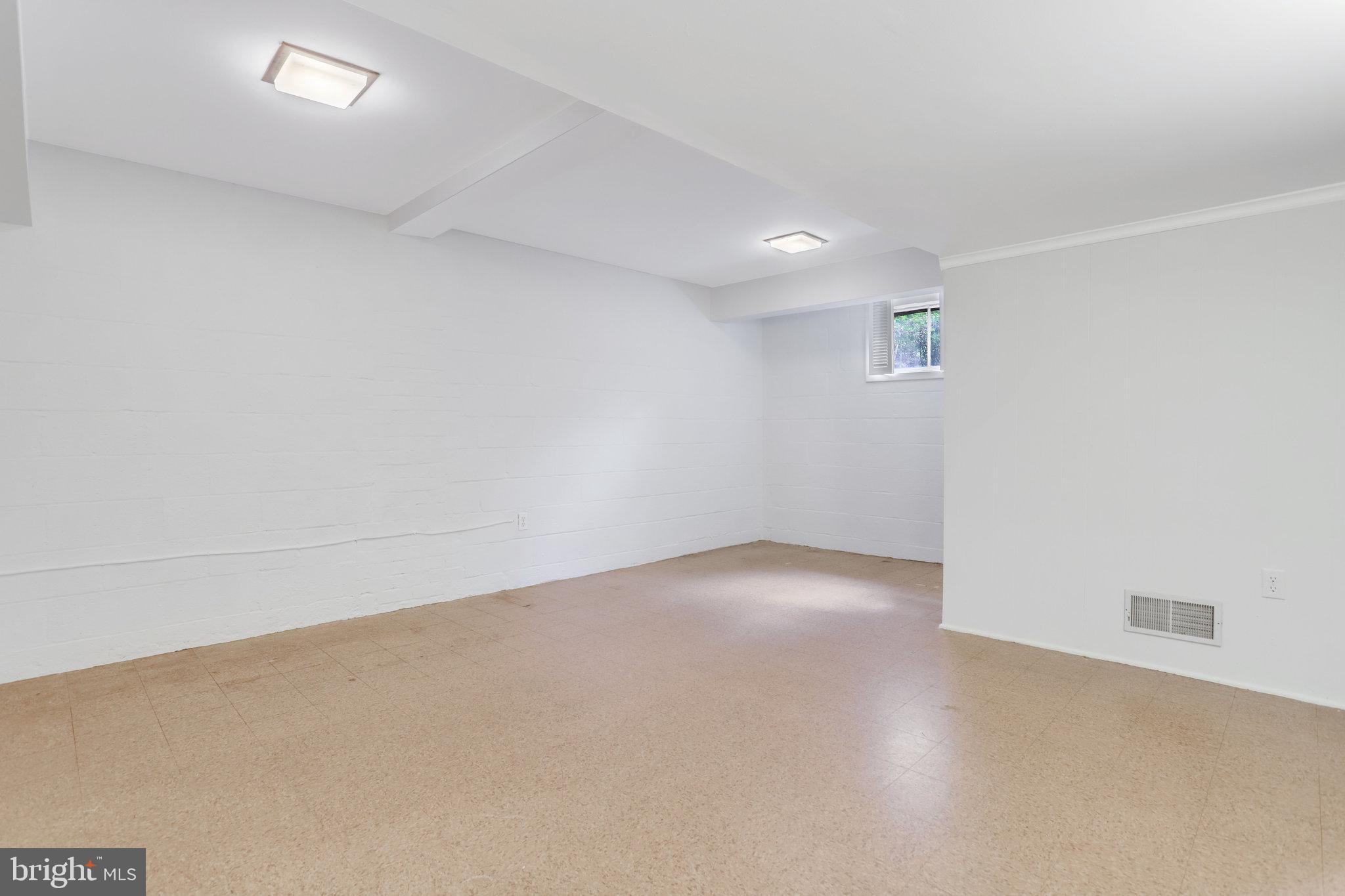 LAKE BARCROFT - Residential