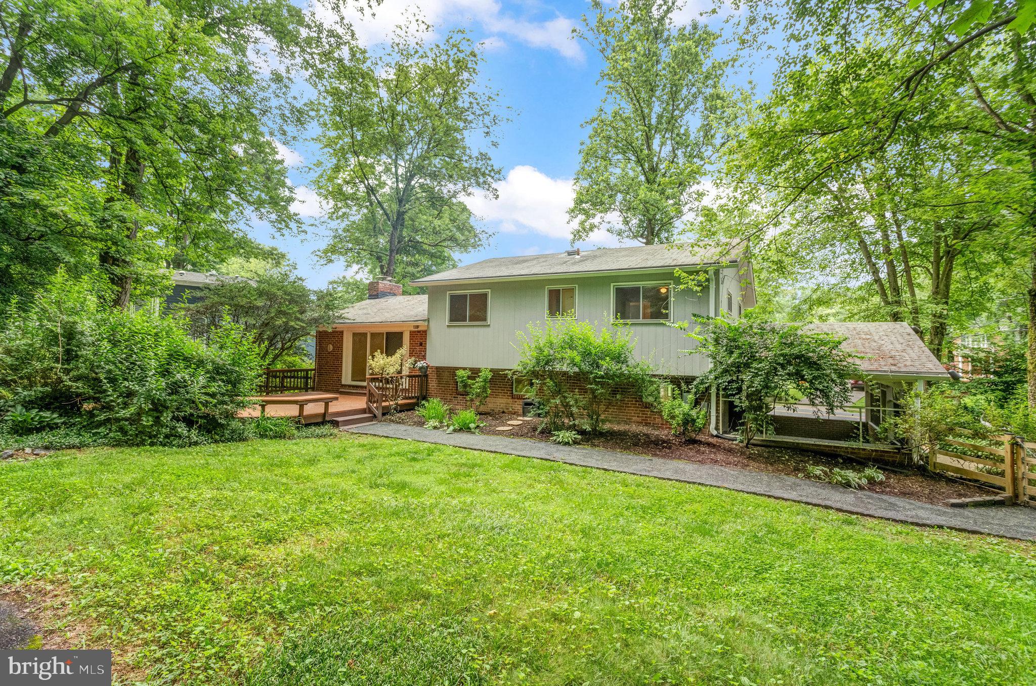 LAKE BARCROFT - Residential