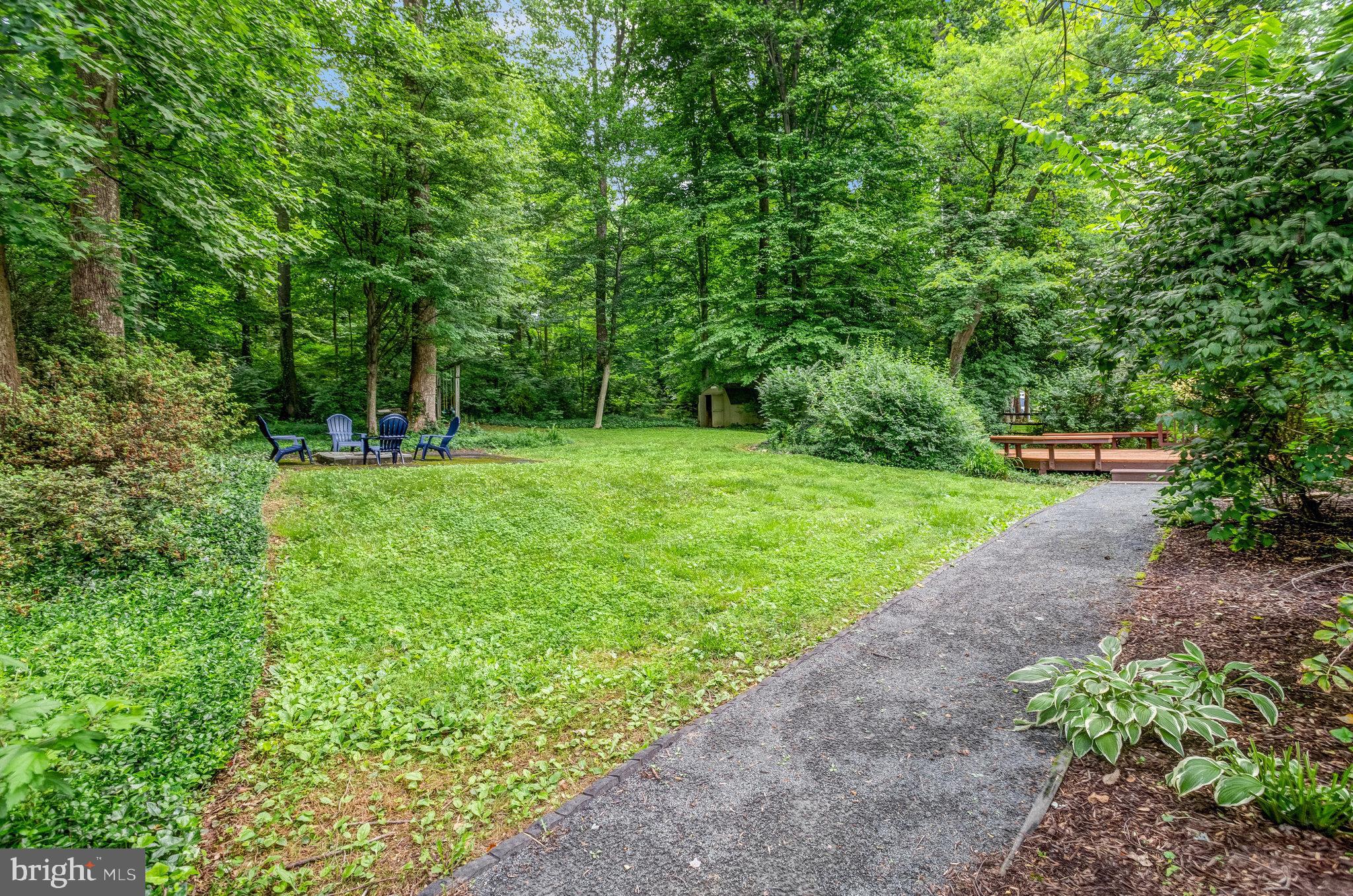 LAKE BARCROFT - Residential