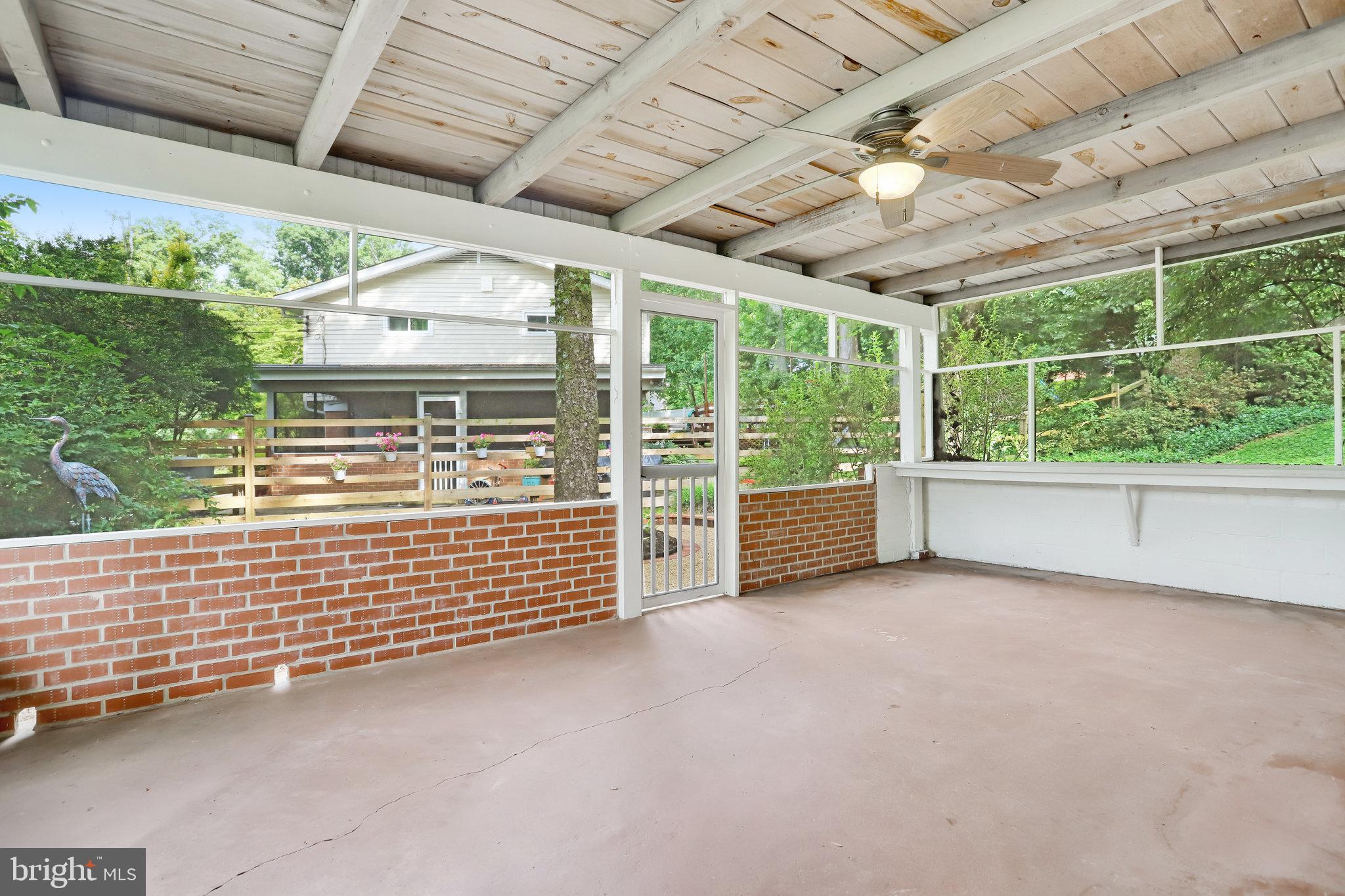 LAKE BARCROFT - Residential