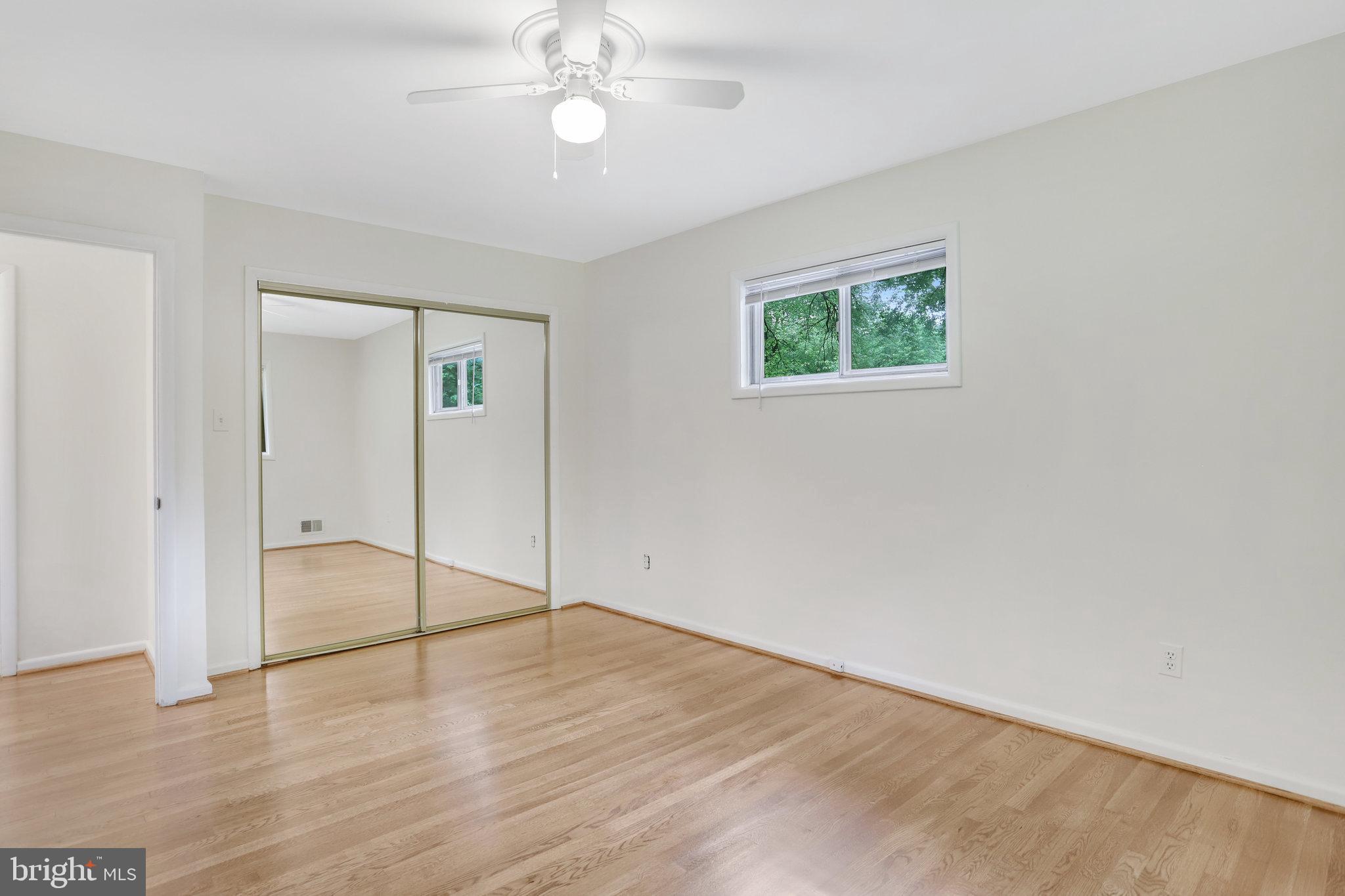 LAKE BARCROFT - Residential