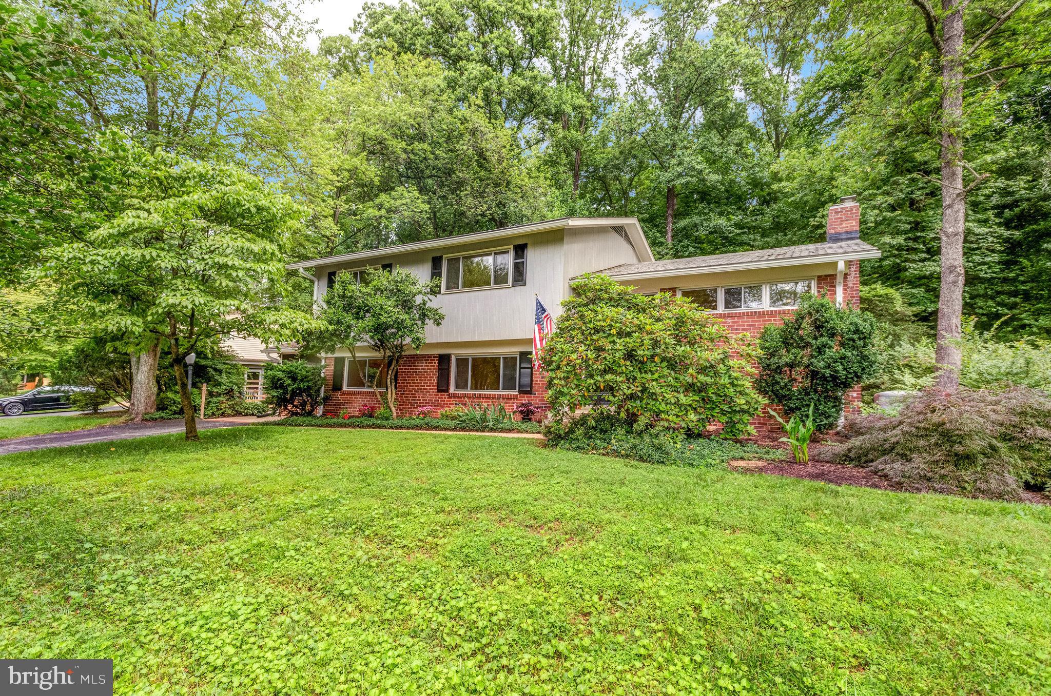 LAKE BARCROFT - Residential