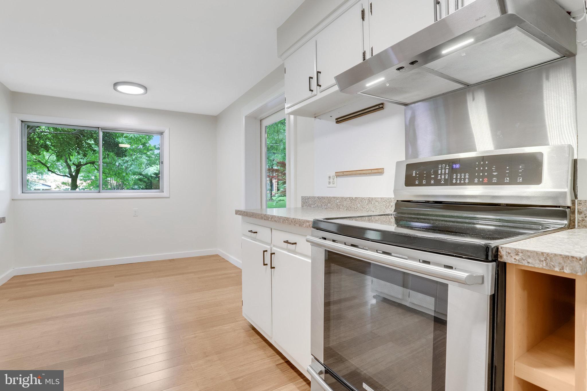 LAKE BARCROFT - Residential