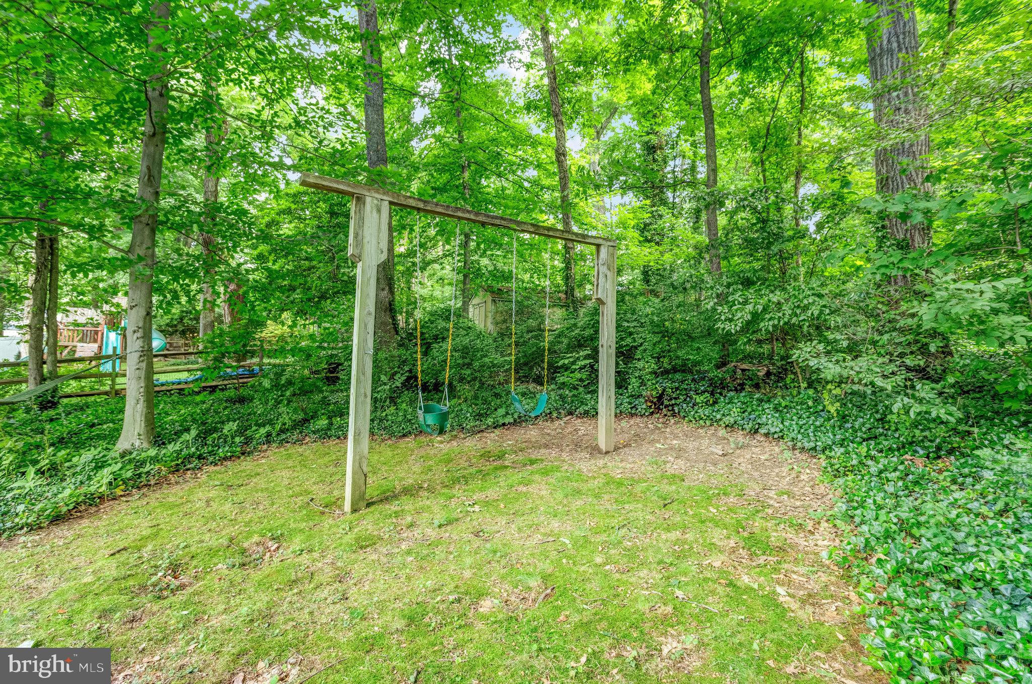 LAKE BARCROFT - Residential