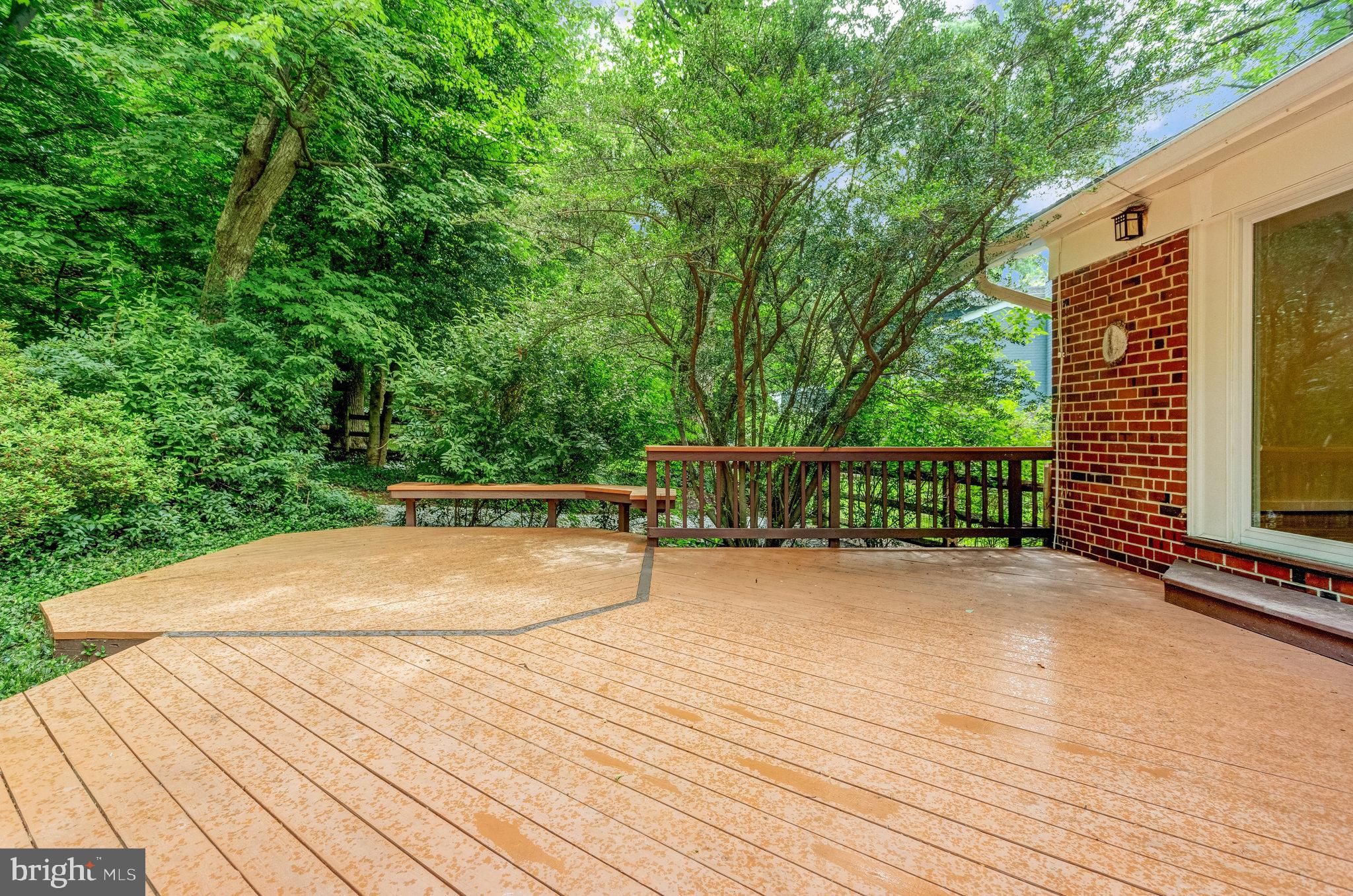 LAKE BARCROFT - Residential