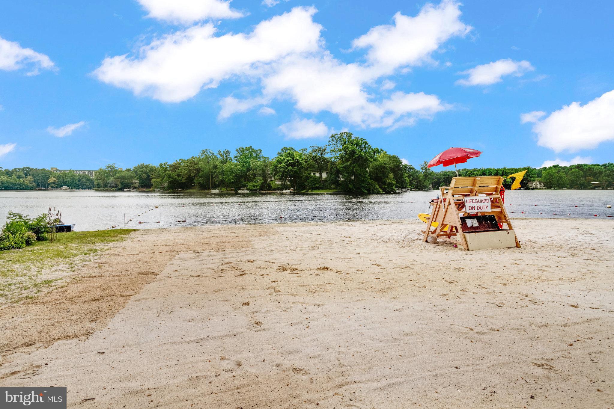 LAKE BARCROFT - Residential