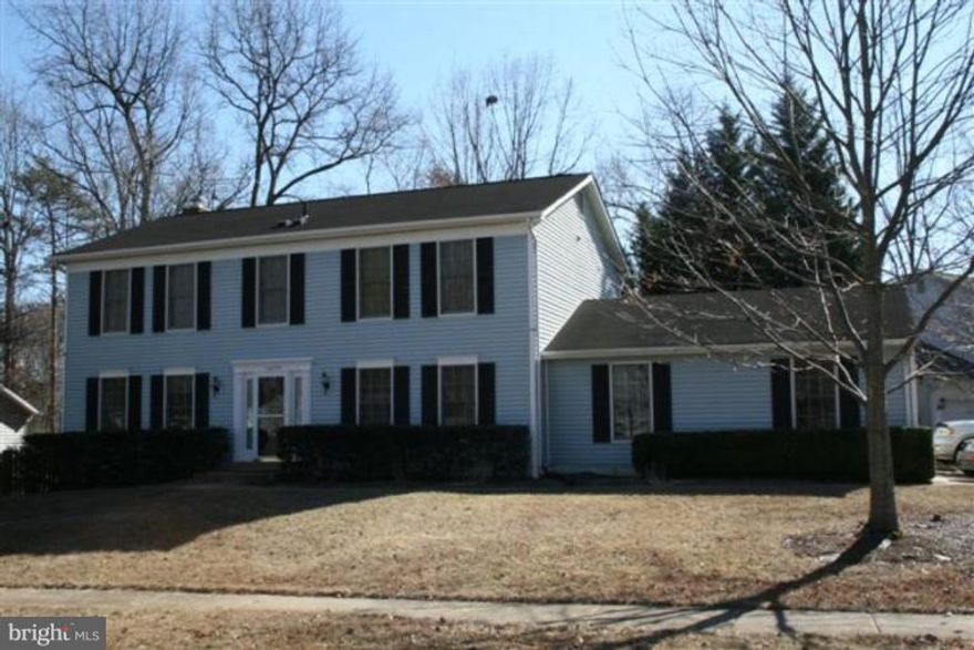 Great Montclair Rental, Spacious five bedroom home w/large kitchen, seperate living and dining room. Fully finshed walkout basement.(5th bedroom in basement to code)  large deck overlooking fully fenced rear yard. Corner lot with side load garage.  All the amenities of Lake Montclair, three beaches, Tot lot, and much more...MUST call tenant to view due to pets