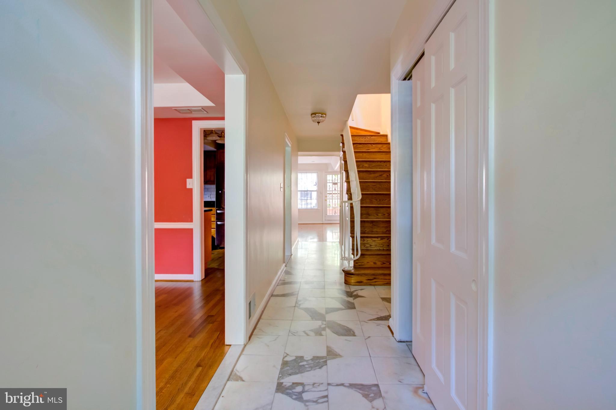 328 CONSTITUTION AVENUE NE