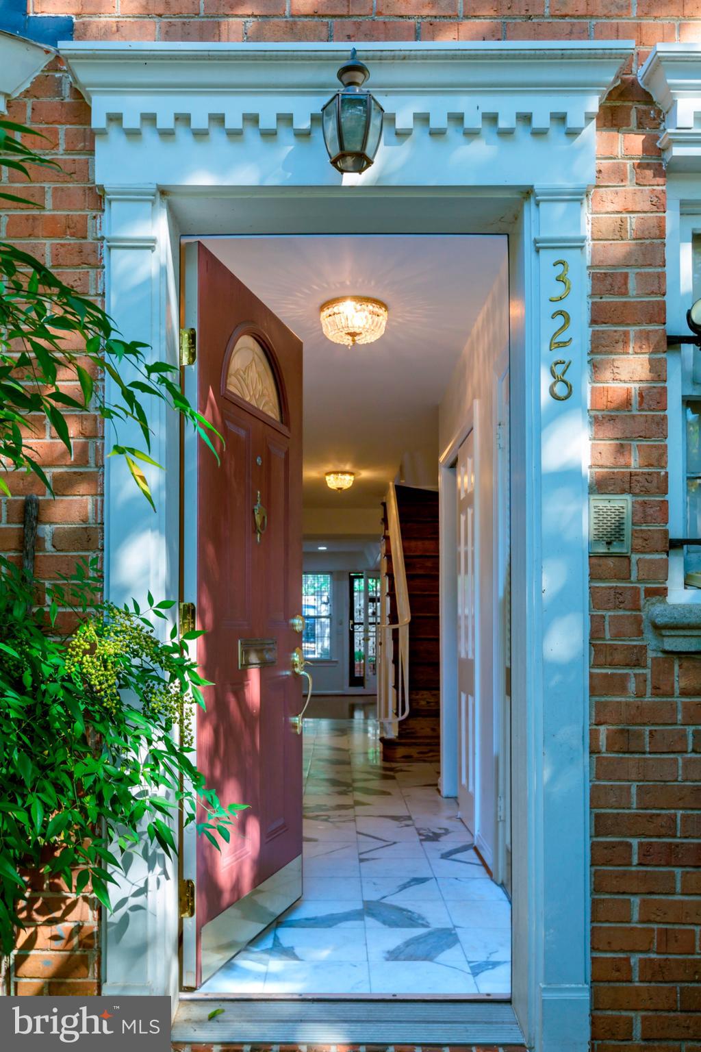 328 CONSTITUTION AVENUE NE