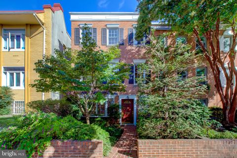 328 CONSTITUTION AVENUE NE WASHINGTON DC 20002