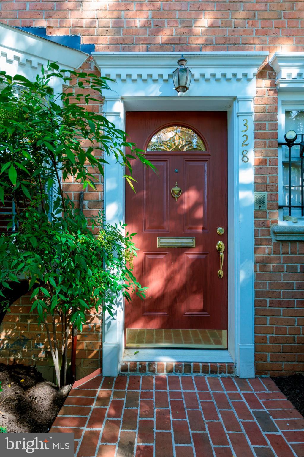 328 CONSTITUTION AVENUE NE