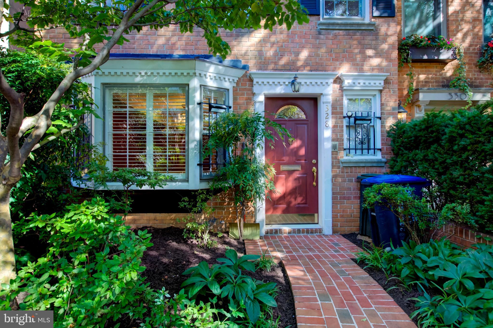328 CONSTITUTION AVENUE NE