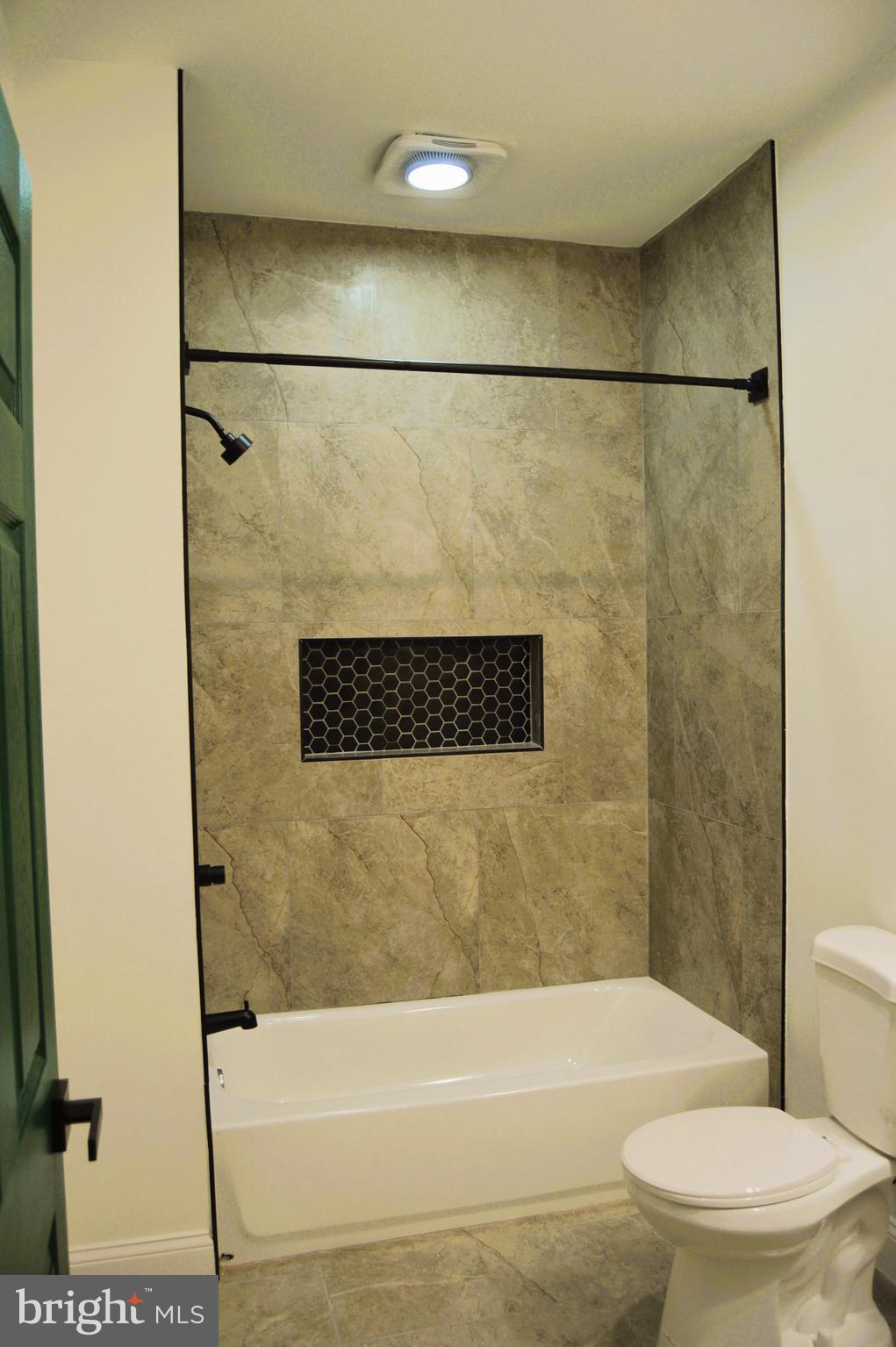 WEST OAK LANE - Residential Lease