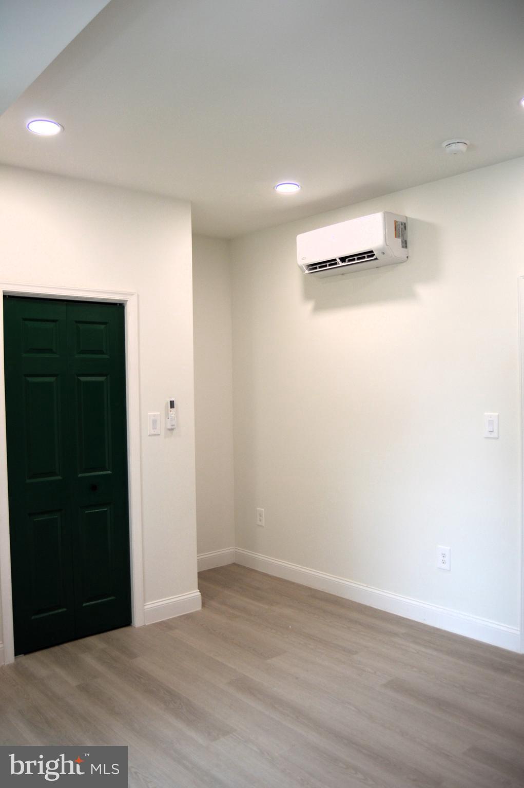 WEST OAK LANE - Residential Lease