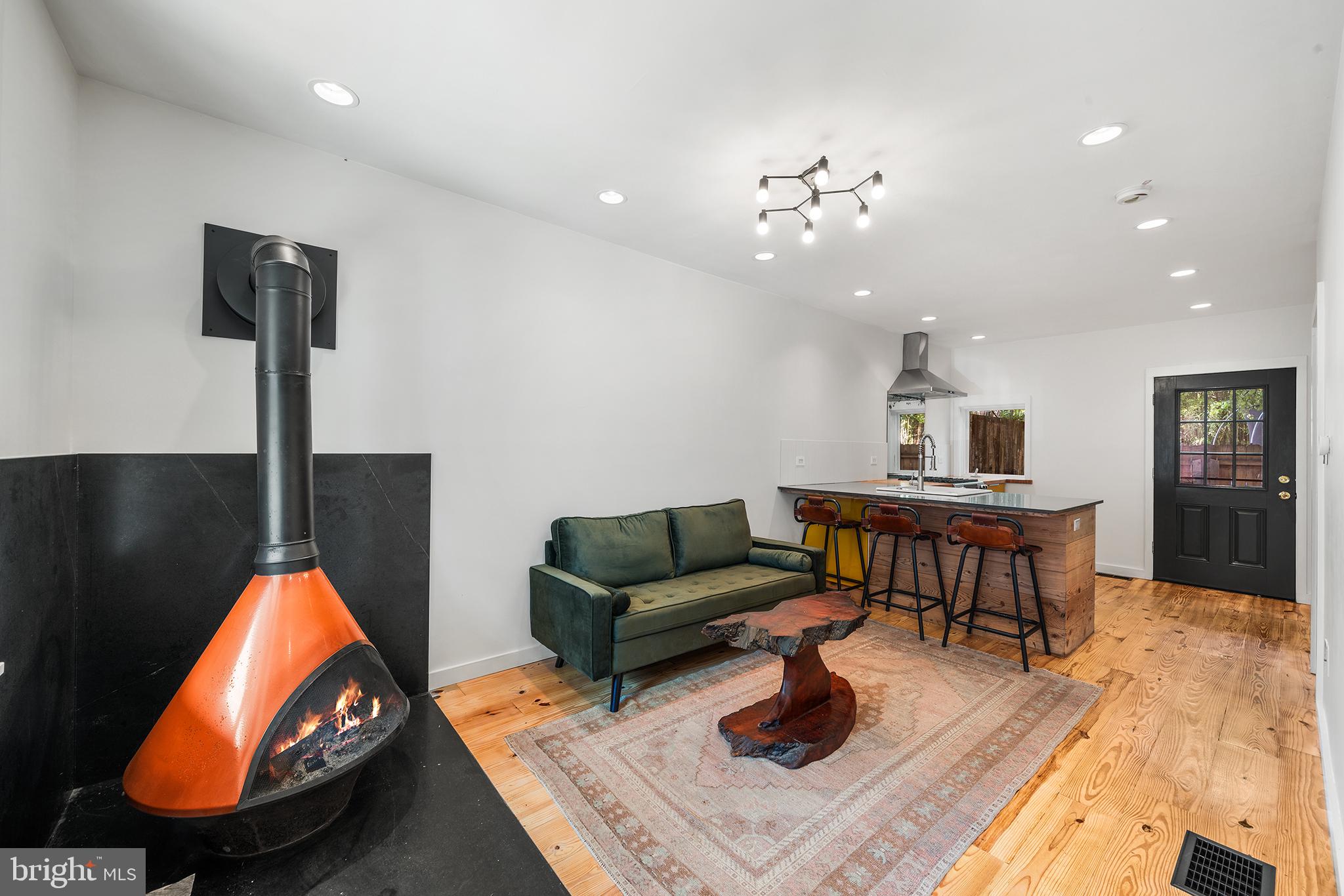 133 W DUVAL STREET