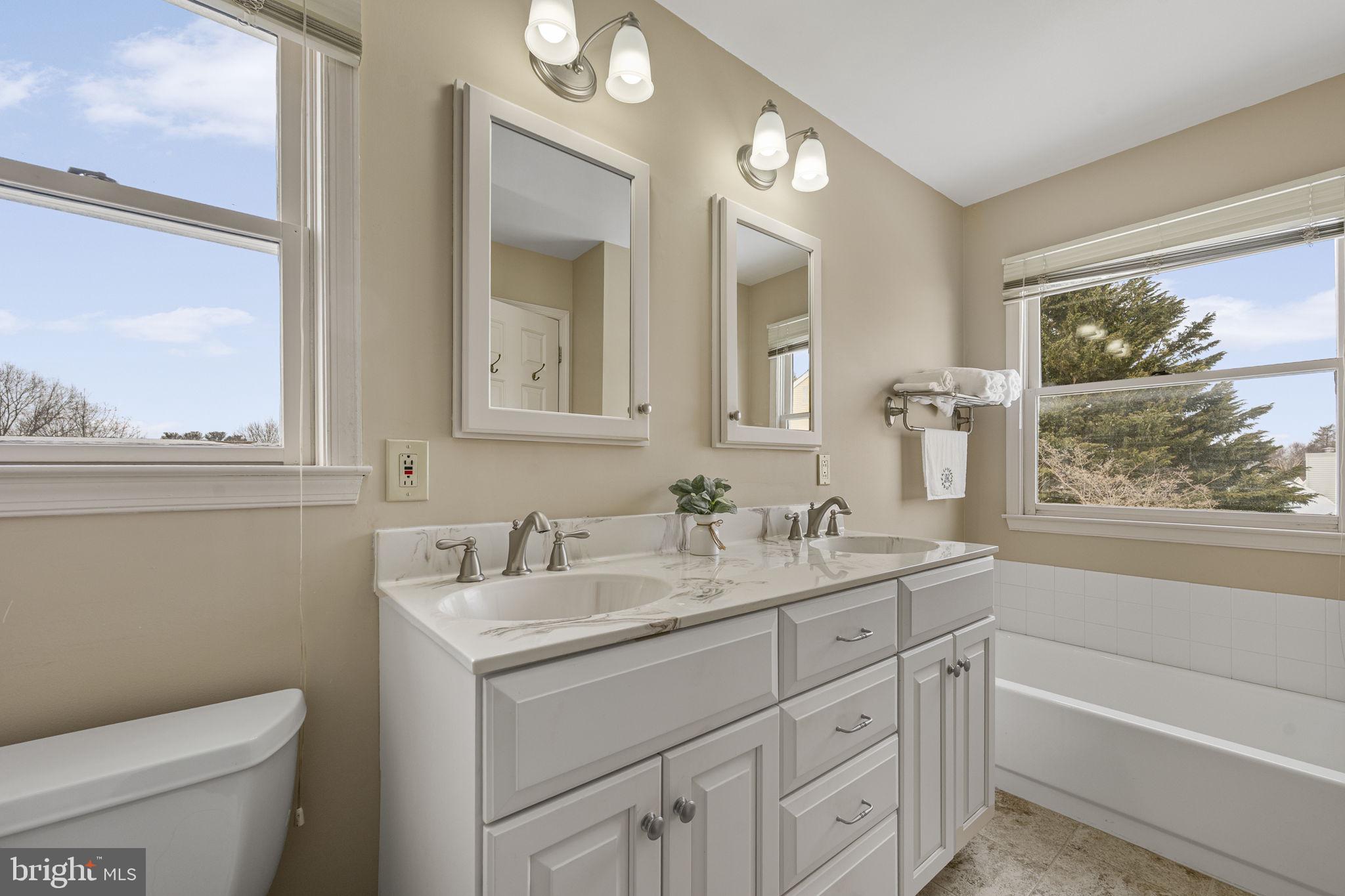 THE SEASONS - Residential