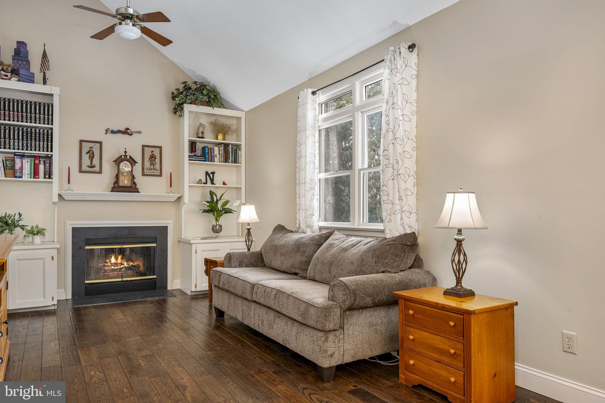 THE SEASONS - Residential