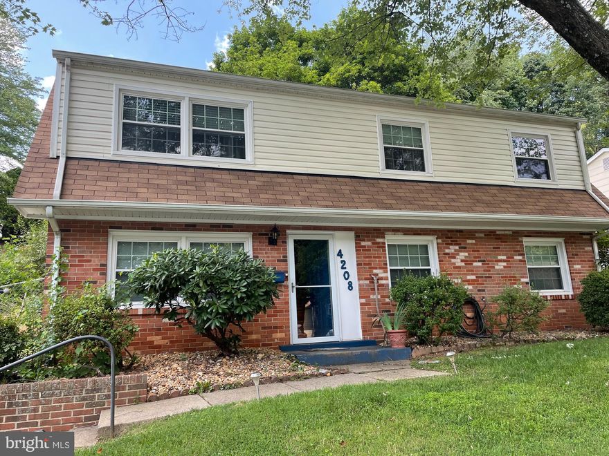 Welcome home!  Ideal LOCATION!  Minutes from 95, the commuter lots, and shopping at Stonebridge and Potomac Mills.  
Upton Model 2 level Single Family Home with 4 bedrooms, one of which is on the main level.  2 Full bathrooms, one on each level.  New HVAC and NEW gorgeous vinyl flooring (installed 8/9/21), in dining room and kitchen.  New paint.  Roof & gutters replaced in 2016.  Large kitchen and dining room with LOTS of natural lighting.  Remodeled upper full bathroom.   Enjoy quiet evenings in your fully fenced backyard  on your spacious deck & patio, perfect for family gatherings.  This home features built in bookshelves and plenty of storage.  Mud room off the kitchen leading to the backdoor.  Storage shed in backyard.  This home is ready for you to give it your personal touch!