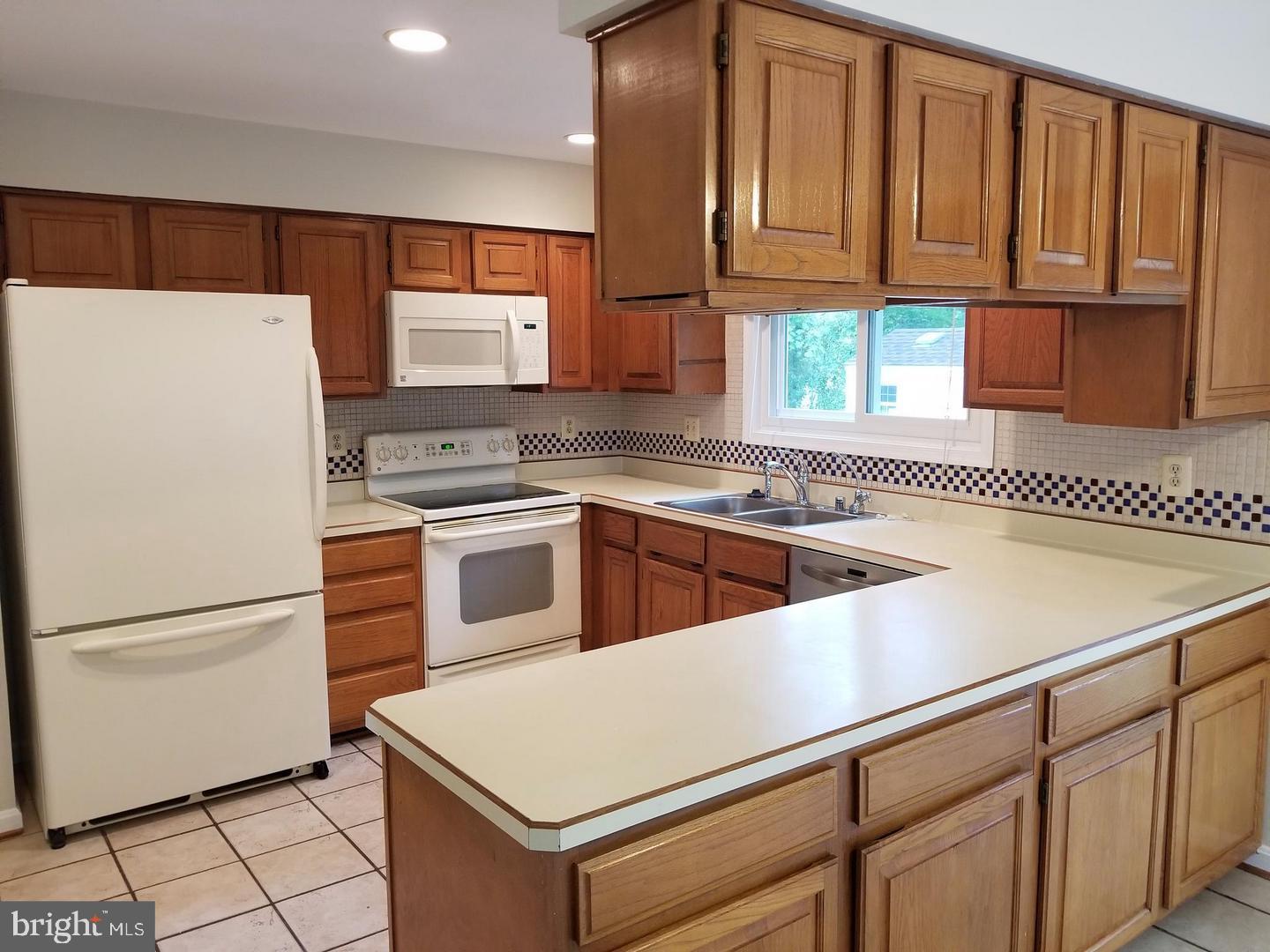 LAKE RIDGE - Residential Lease