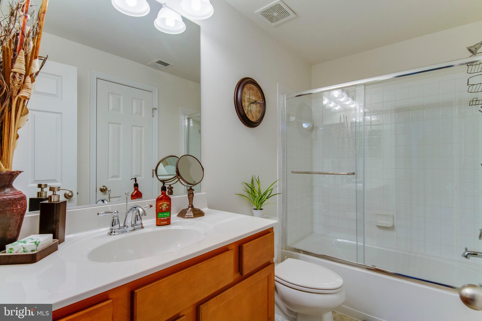 EAGLES POINTE - Residential