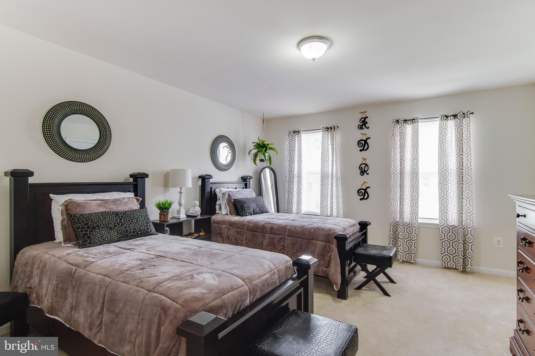 EAGLES POINTE - Residential